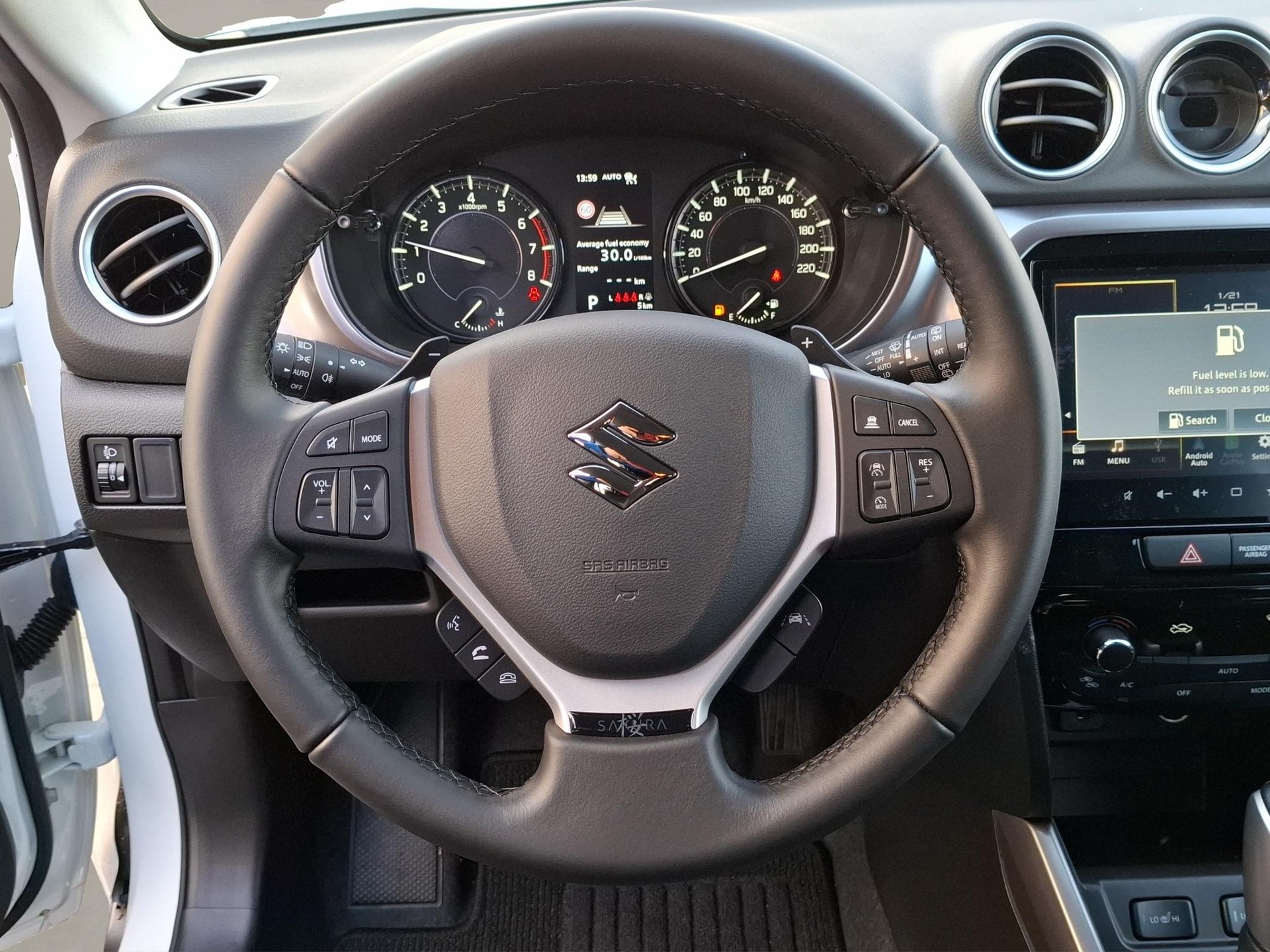 SUZUKI Vitara 1.4 T Sakura Hybrid 4x4-image-7