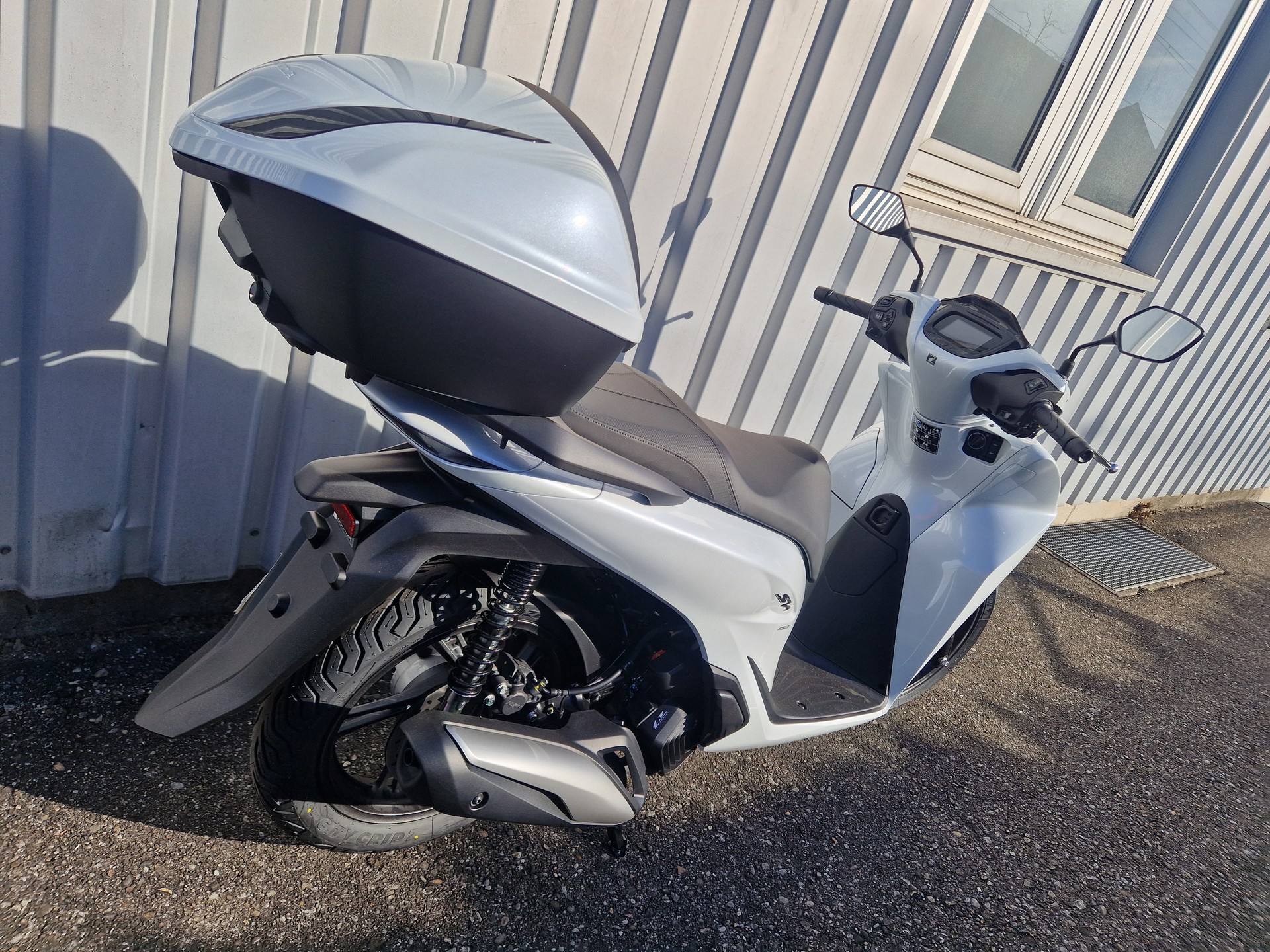 HONDA SH 150 INKL. TOP BOX-image-3