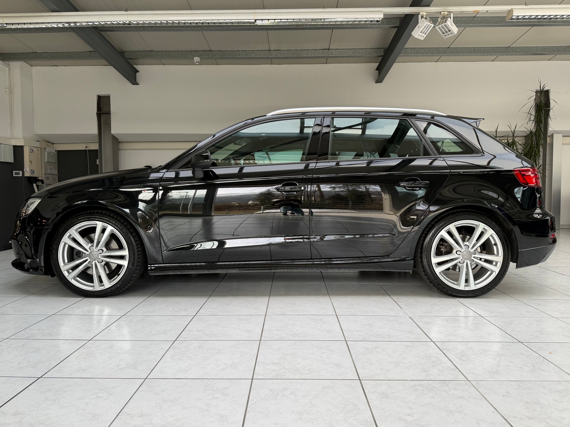 AUDI A3 Sportback 40 TFSI Sport quattro S-tronic * frisch ab MFK *-image-1