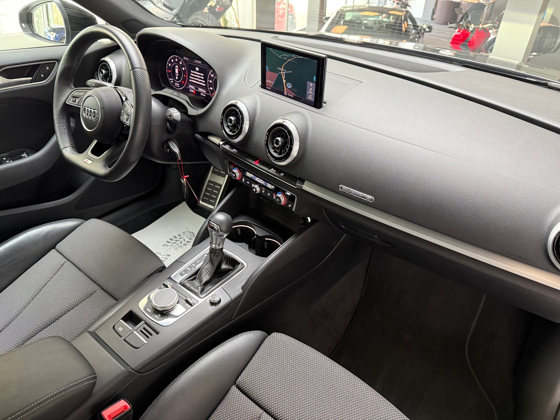 AUDI A3 Sportback 40 TFSI Sport quattro S-tronic * frisch ab MFK *-image-8