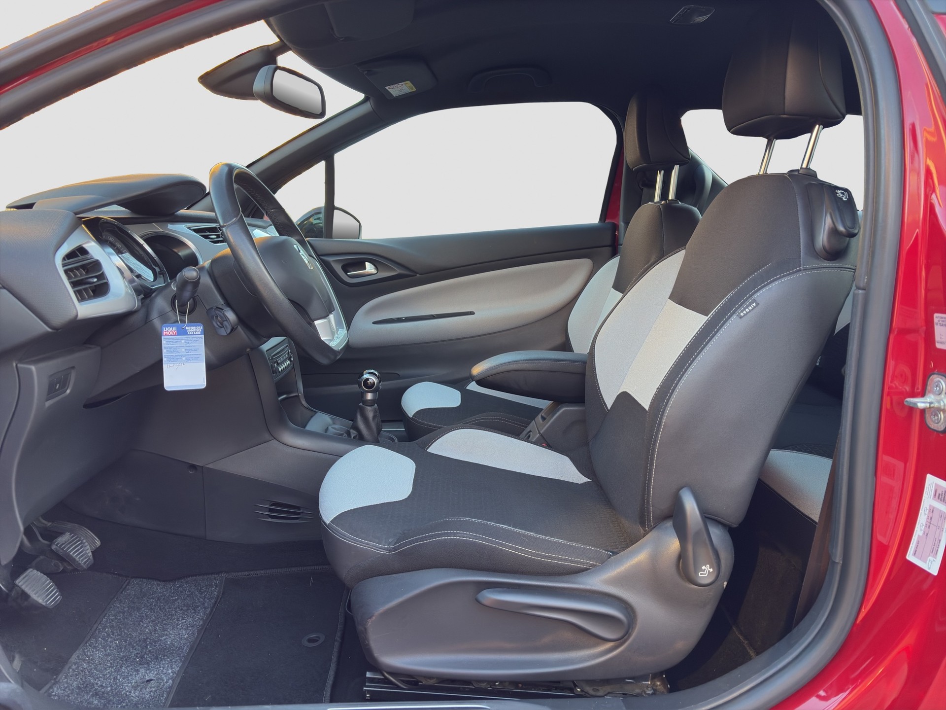DS AUTOMOBILES DS3 1.2 VTi SO Chic-image-8