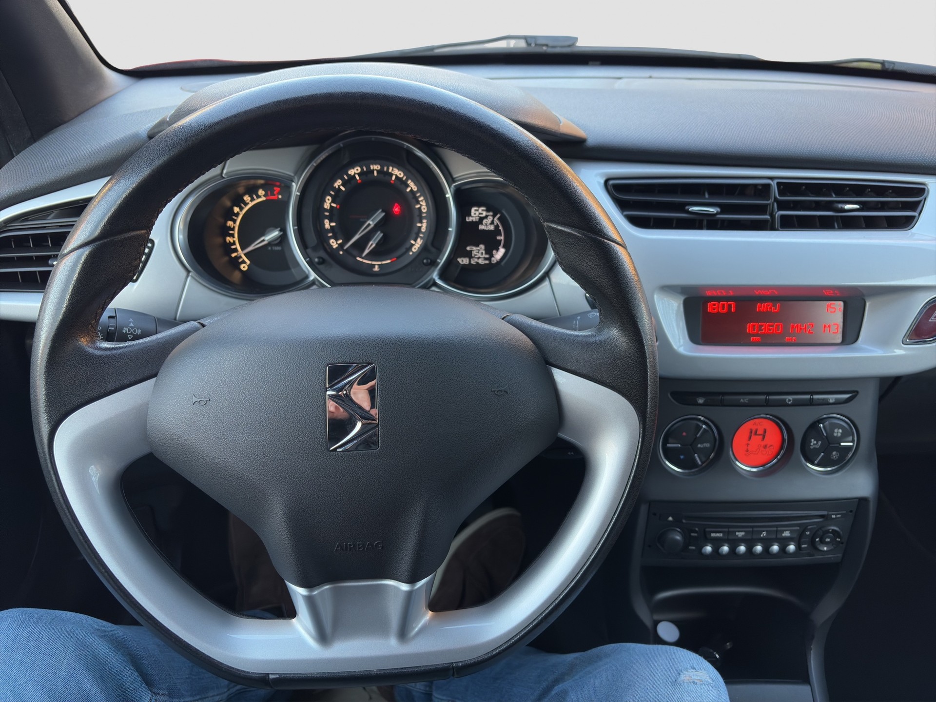 DS AUTOMOBILES DS3 1.2 VTi SO Chic-image-12