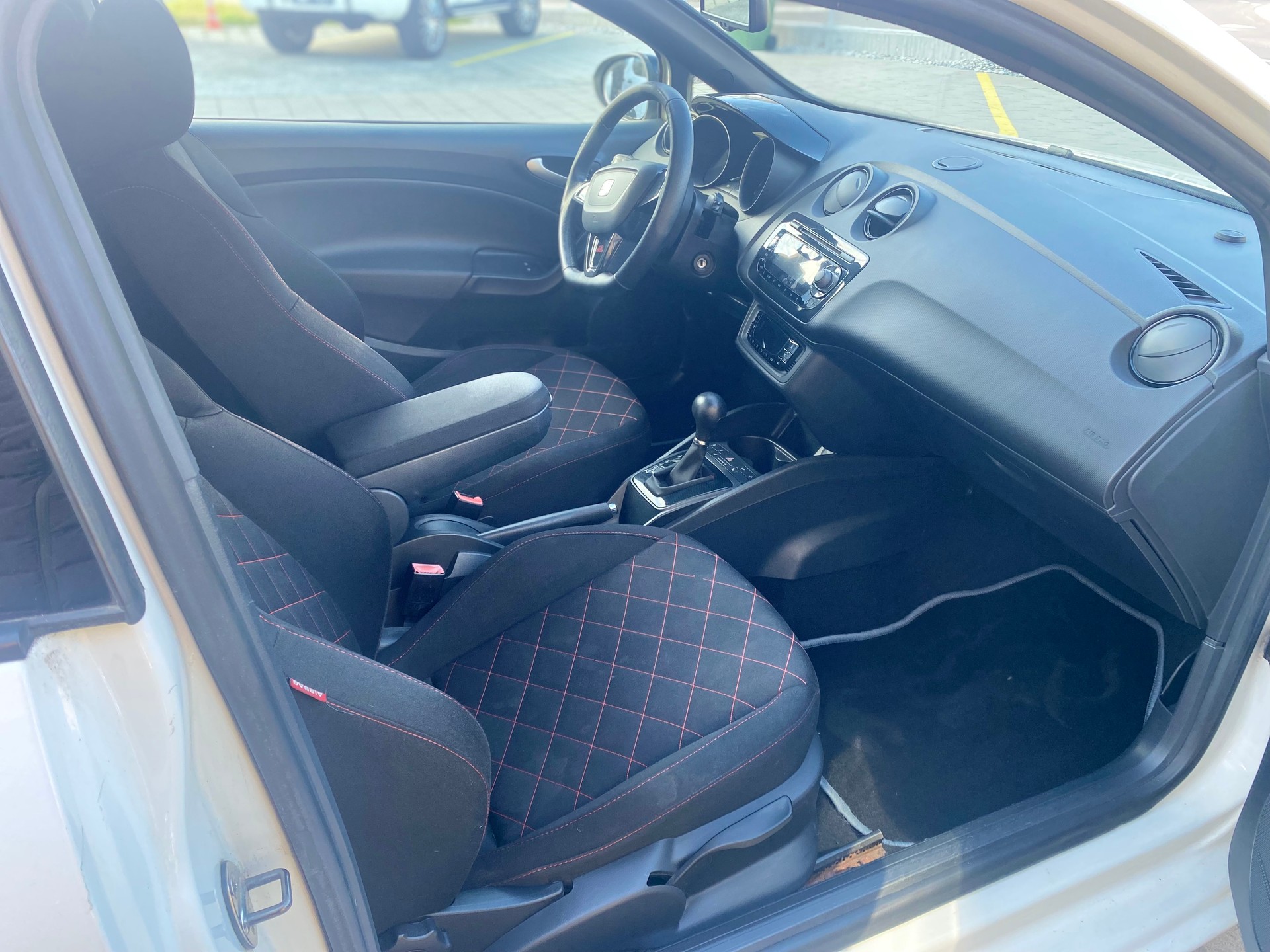 SEAT Ibiza SC 1.4 TSI Cupra DSG-image-7