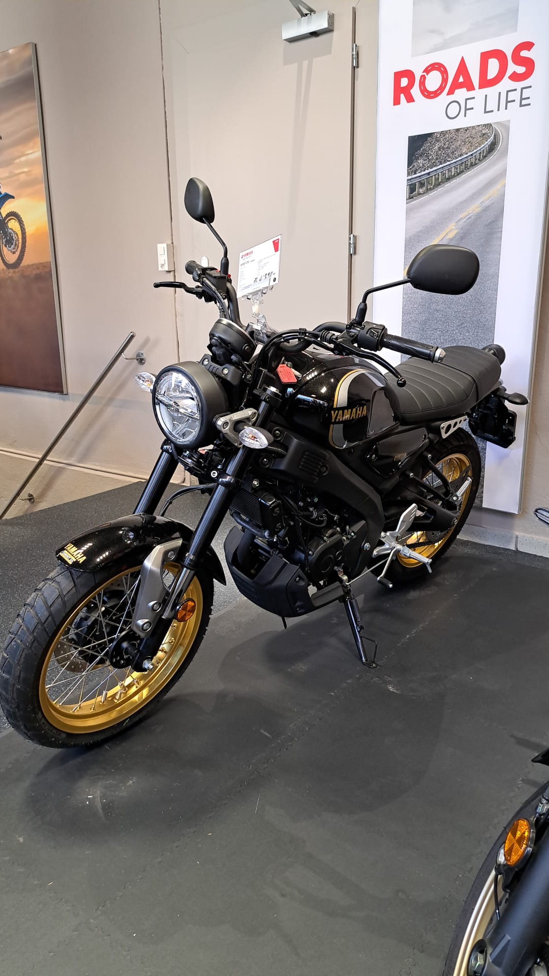 YAMAHA XSR 125 Legacy-image-1