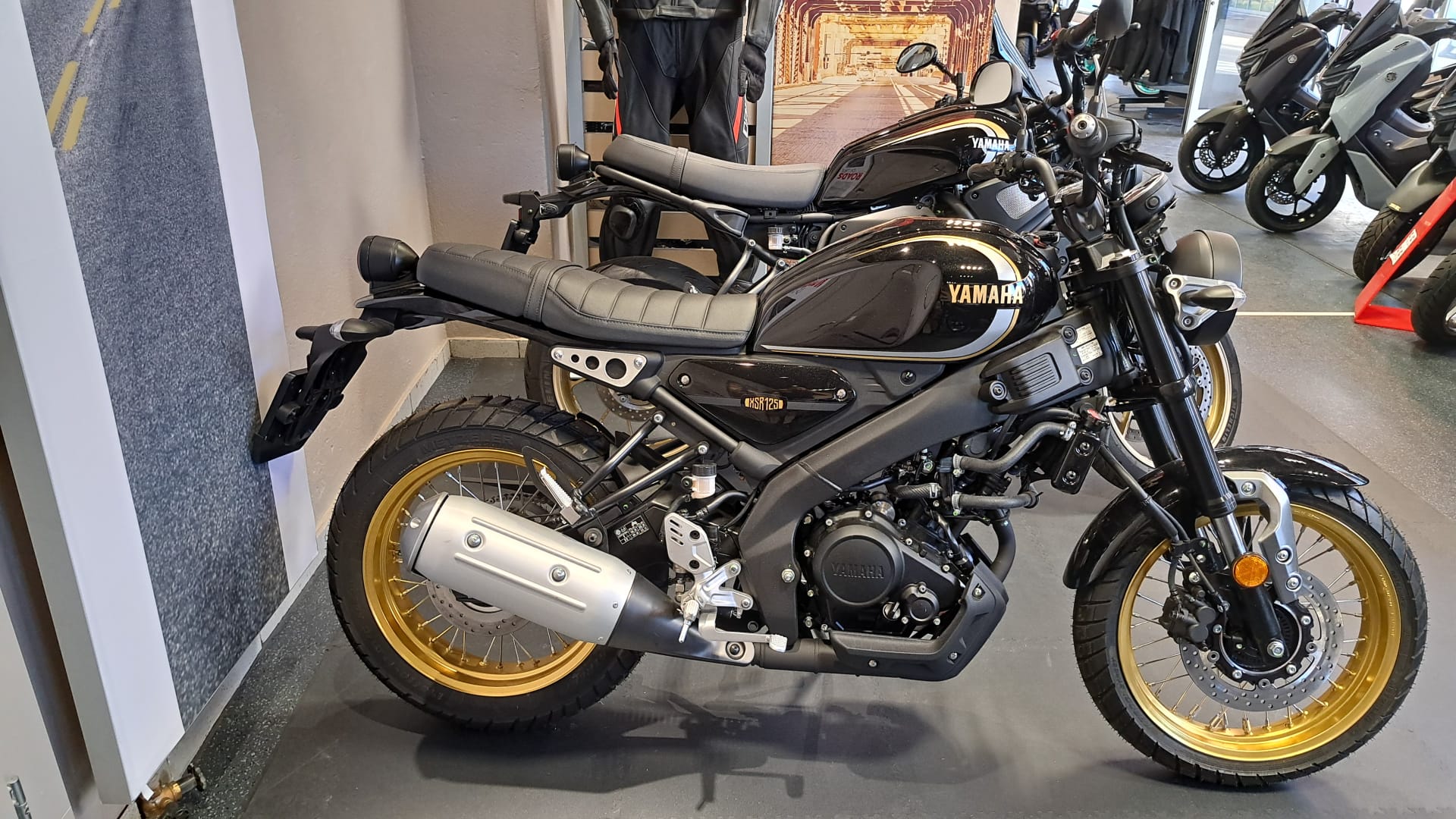 YAMAHA XSR 125 Legacy-image-2