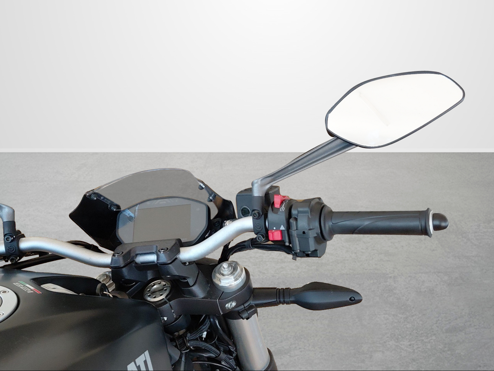 DUCATI Monster 821 Stealth-image-2