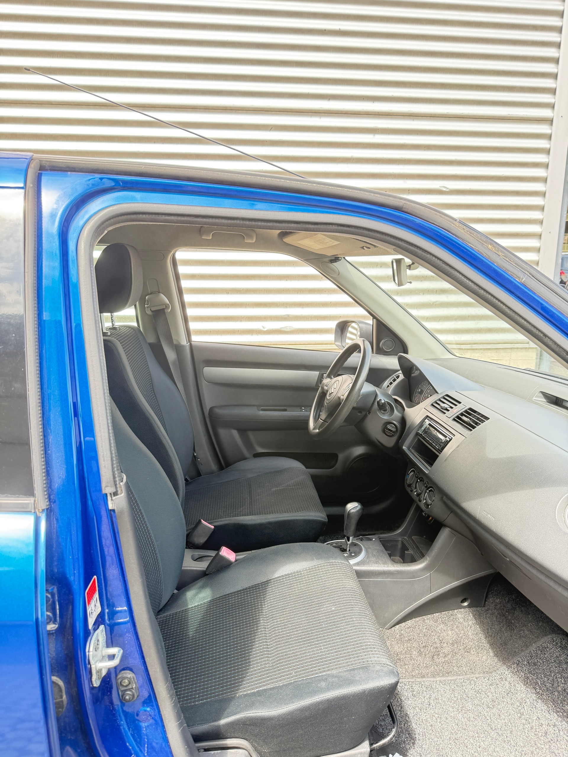 SUZUKI Swift 1.3i 16V GL Top-image-10