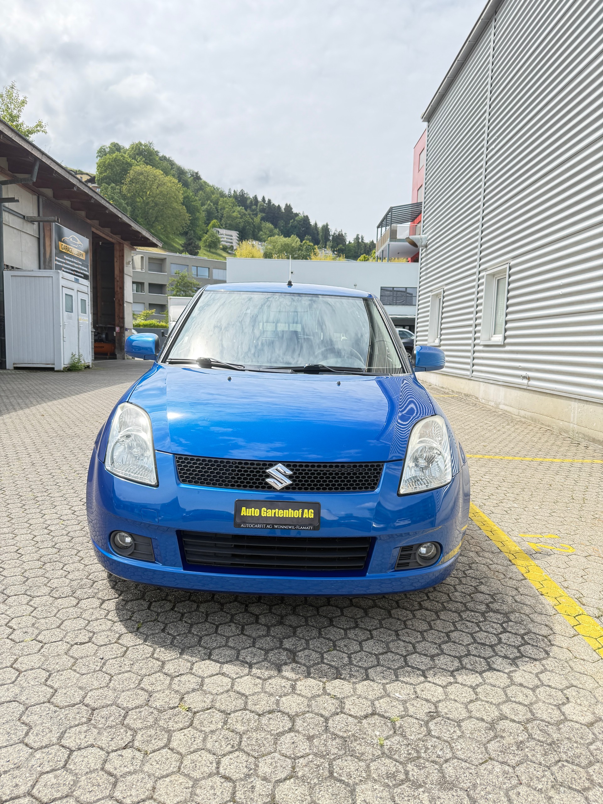 SUZUKI Swift 1.3i 16V GL Top-image-1