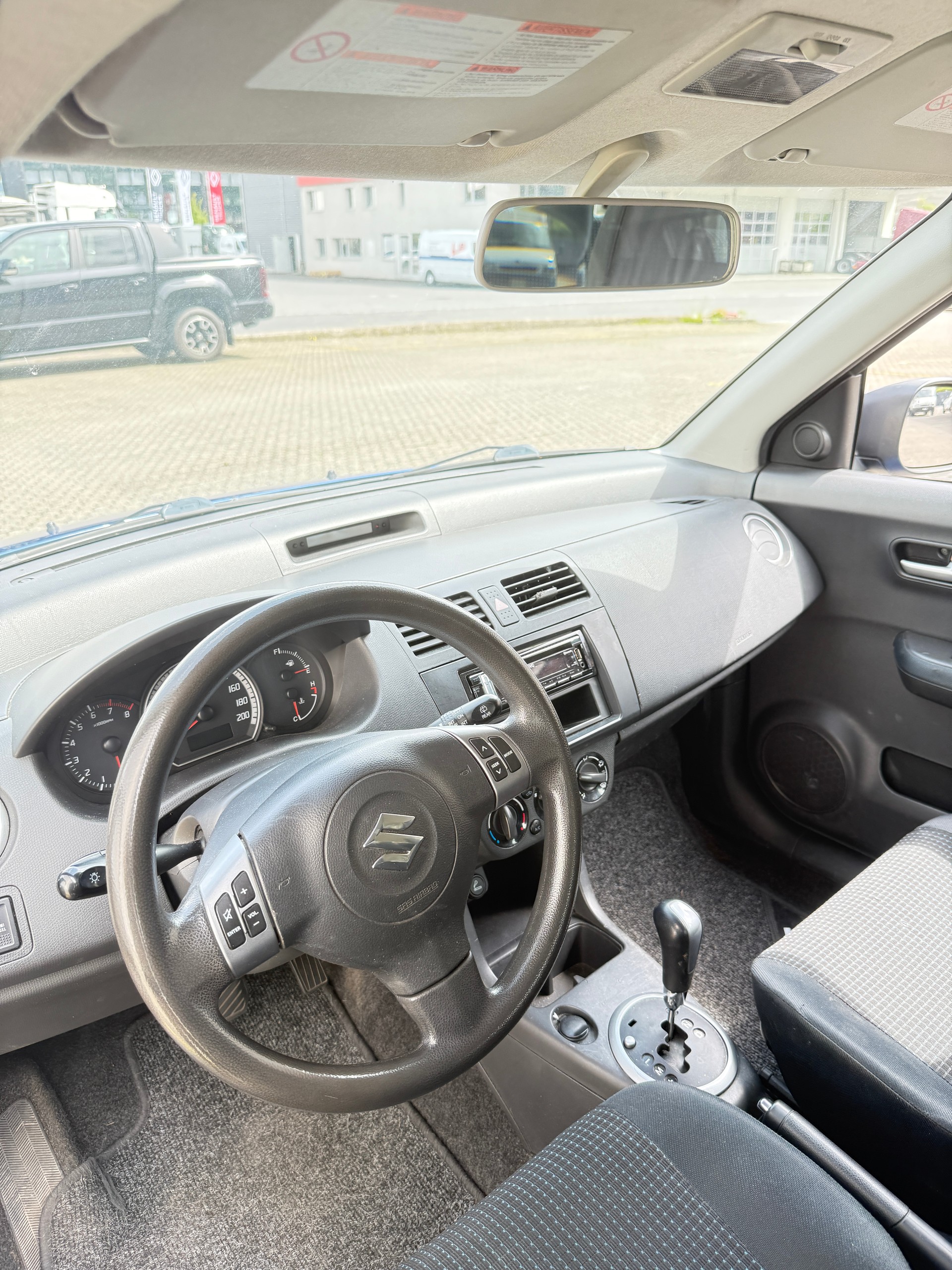 SUZUKI Swift 1.3i 16V GL Top-image-12