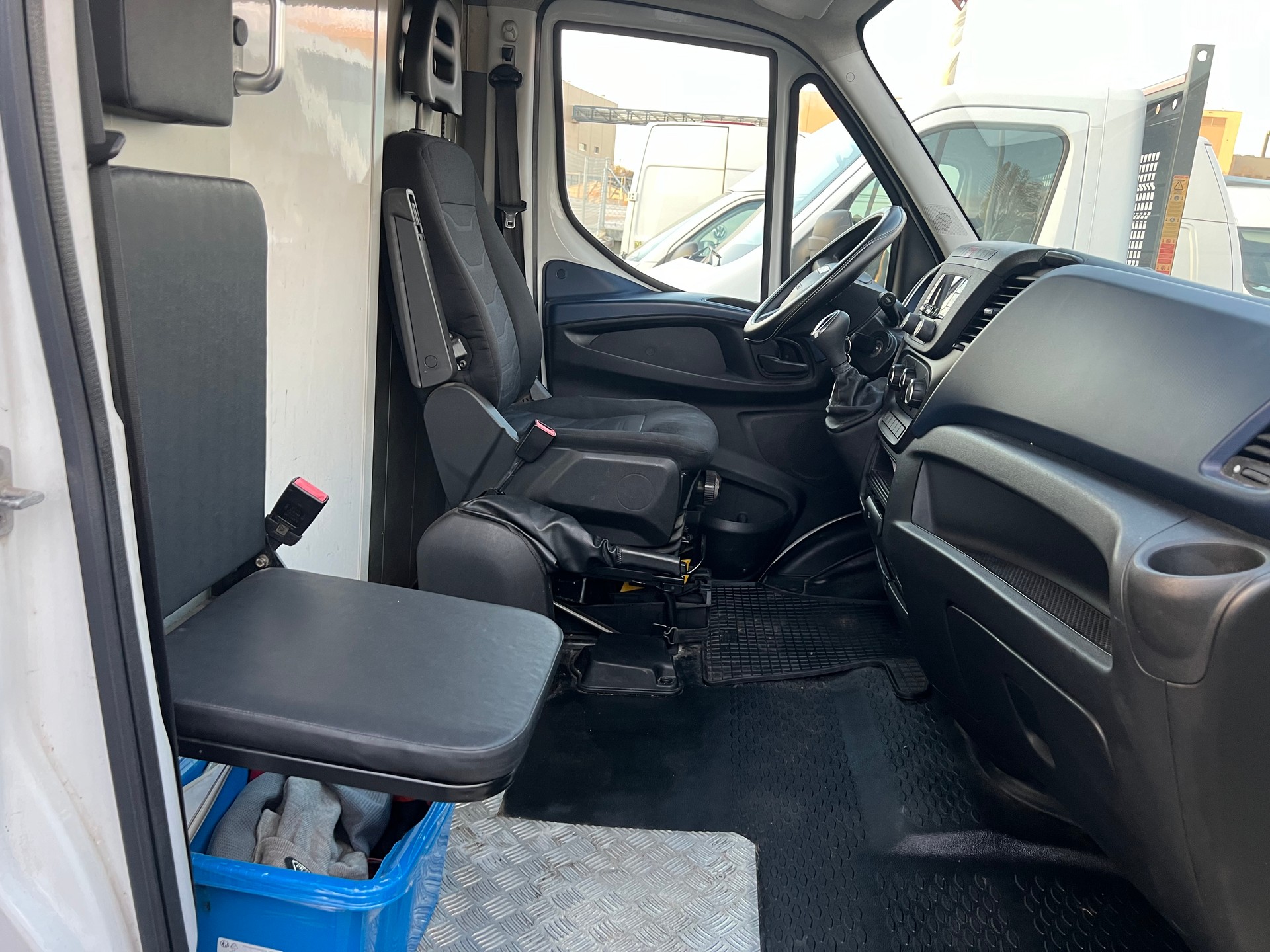 IVECO DAILY 35 S 14 A8 V-image-5