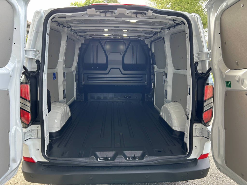 FORD Transit Custom Van 320 L1 2.5 Duratec 233 Trend PHEV-showroom-element-3