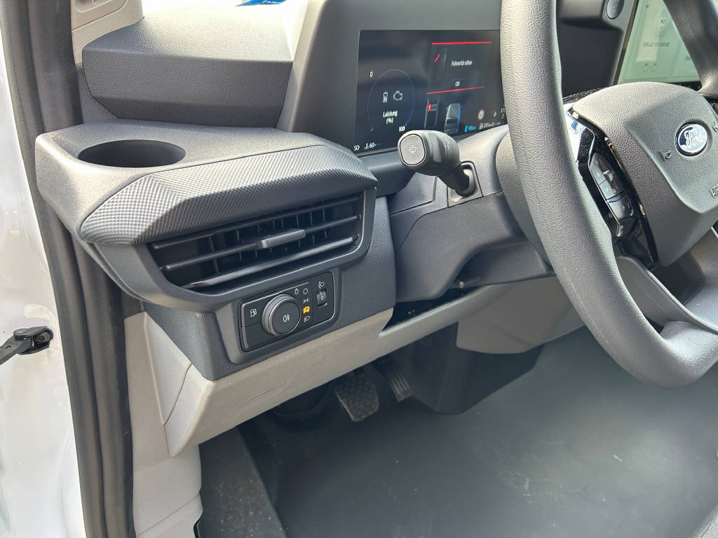 FORD Transit Custom Van 320 L1 2.5 Duratec 233 Trend PHEV-image-9