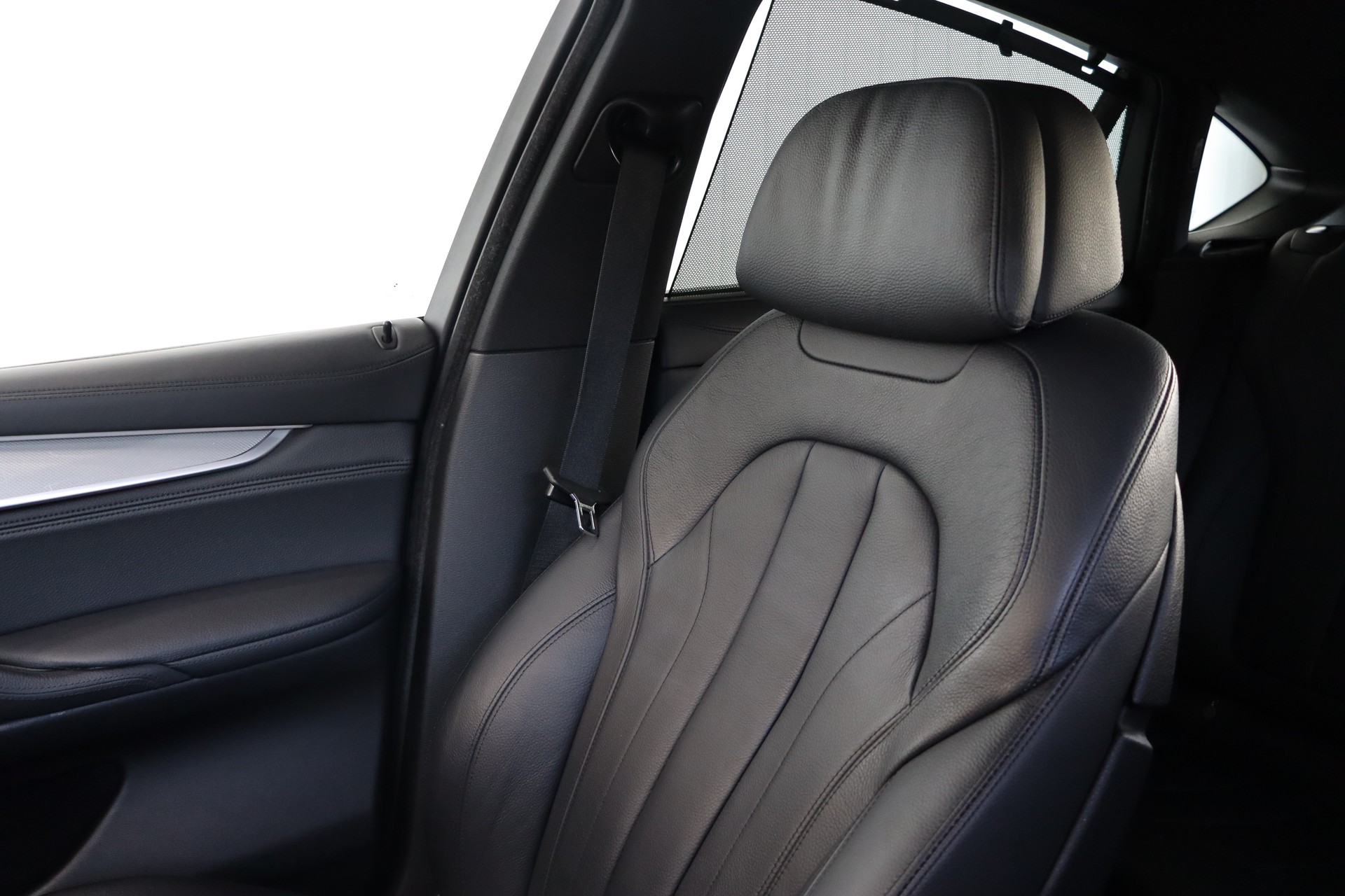 BMW X6 M50D STEPTRONIC ** TIEFERGELEGT ** AVERSUS FELGEN ** FRISCH AB MFK UND SERVICE **-image-22