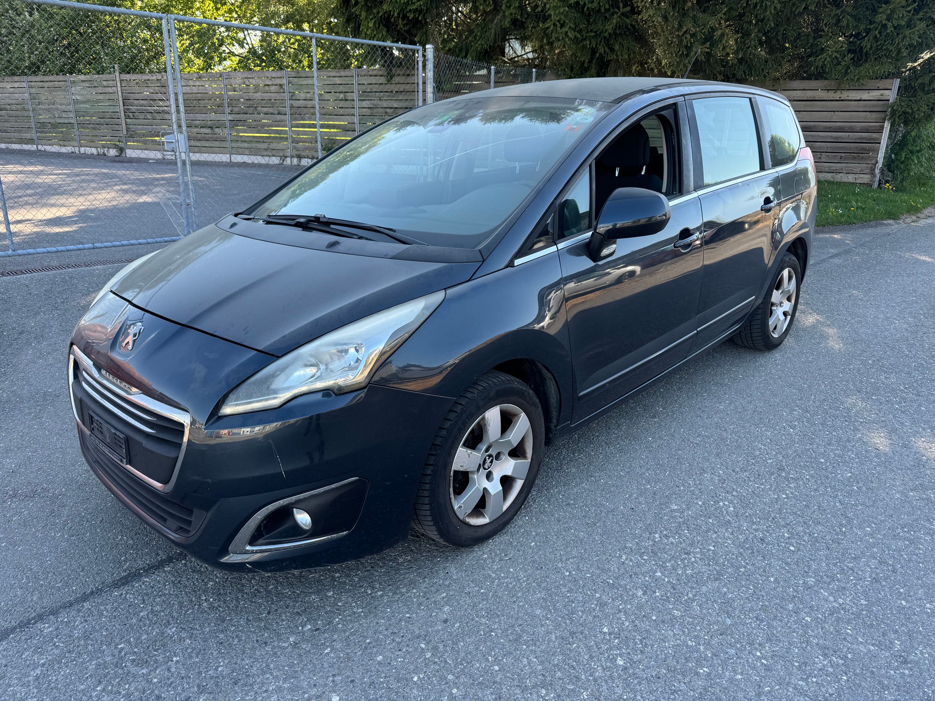 PEUGEOT 5008 1.6 HDI Business