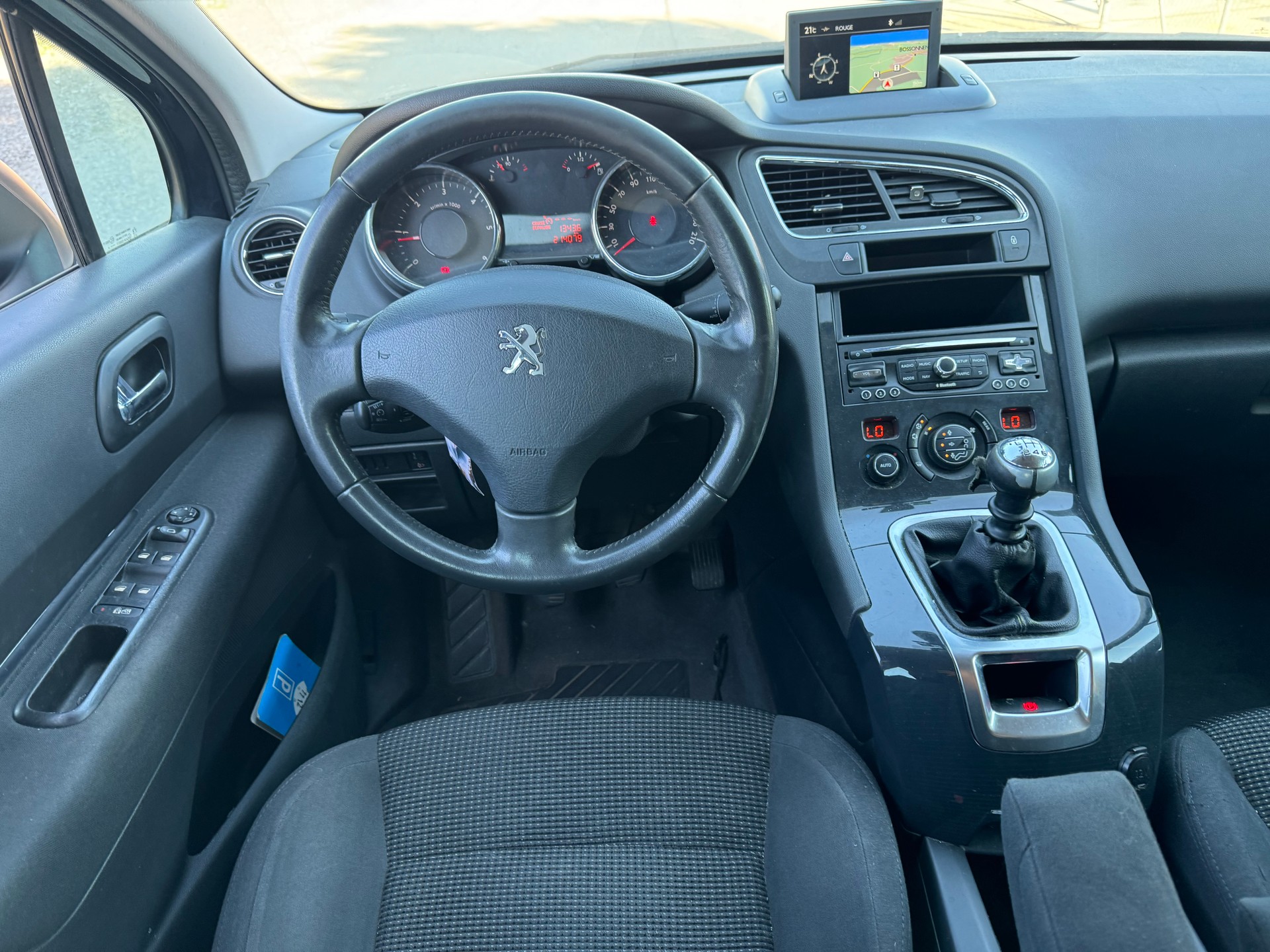 PEUGEOT 5008 1.6 HDI Business-image-4