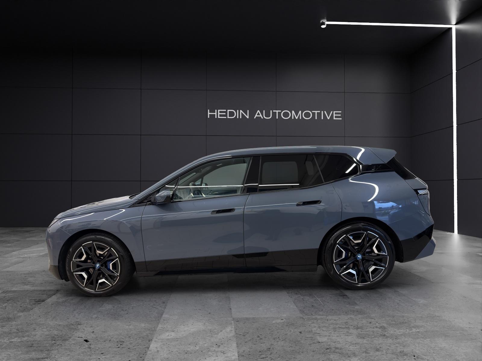 BMW iX xDrive40-showroom-element-3