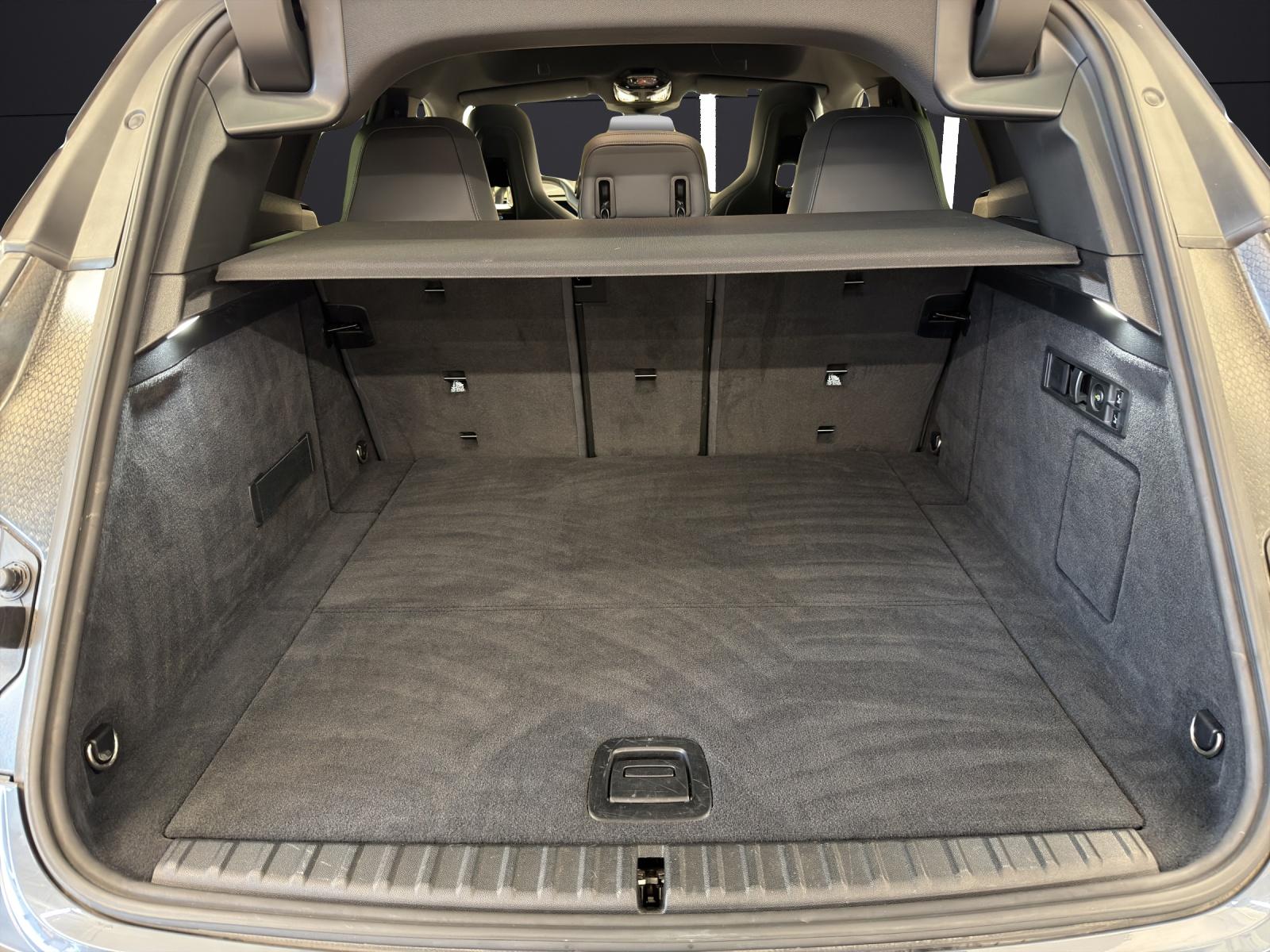 BMW iX xDrive40-image-9