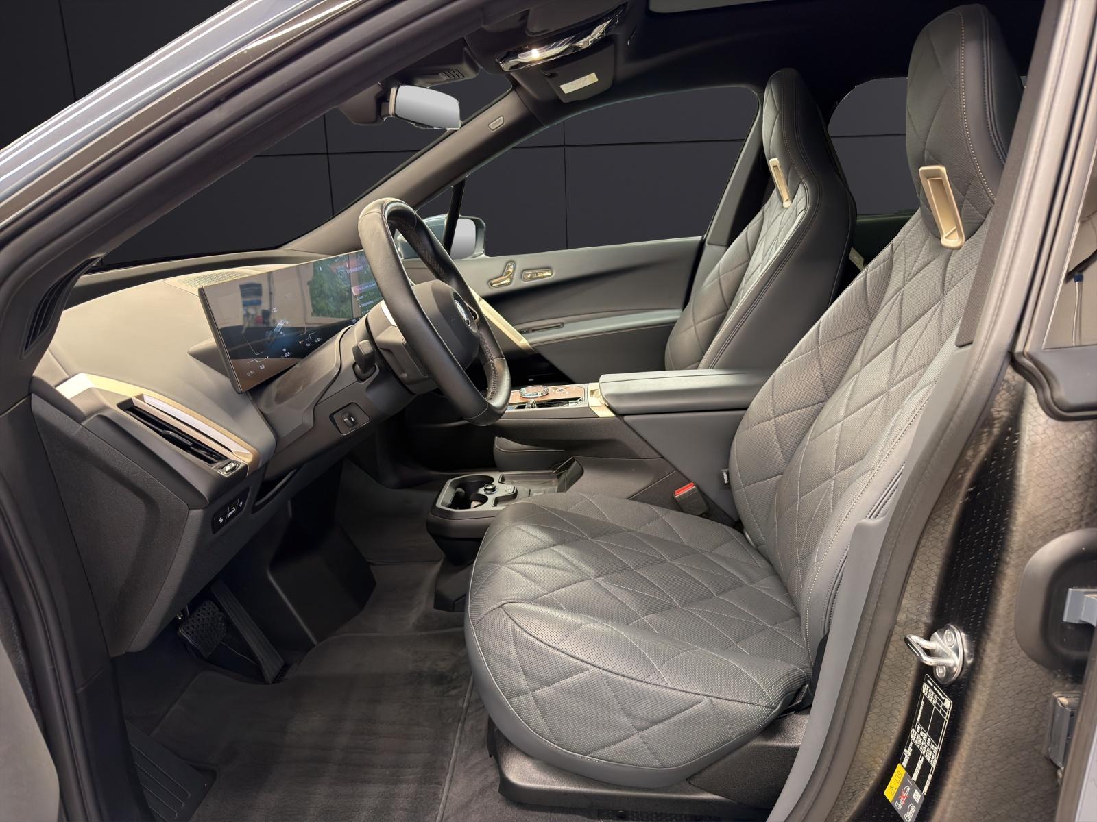 BMW iX xDrive40-showroom-element-1