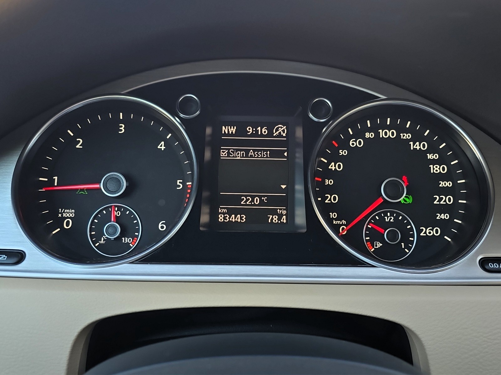 VW Passat Variant 2.0 TDI BMT Highline DSG-image-18