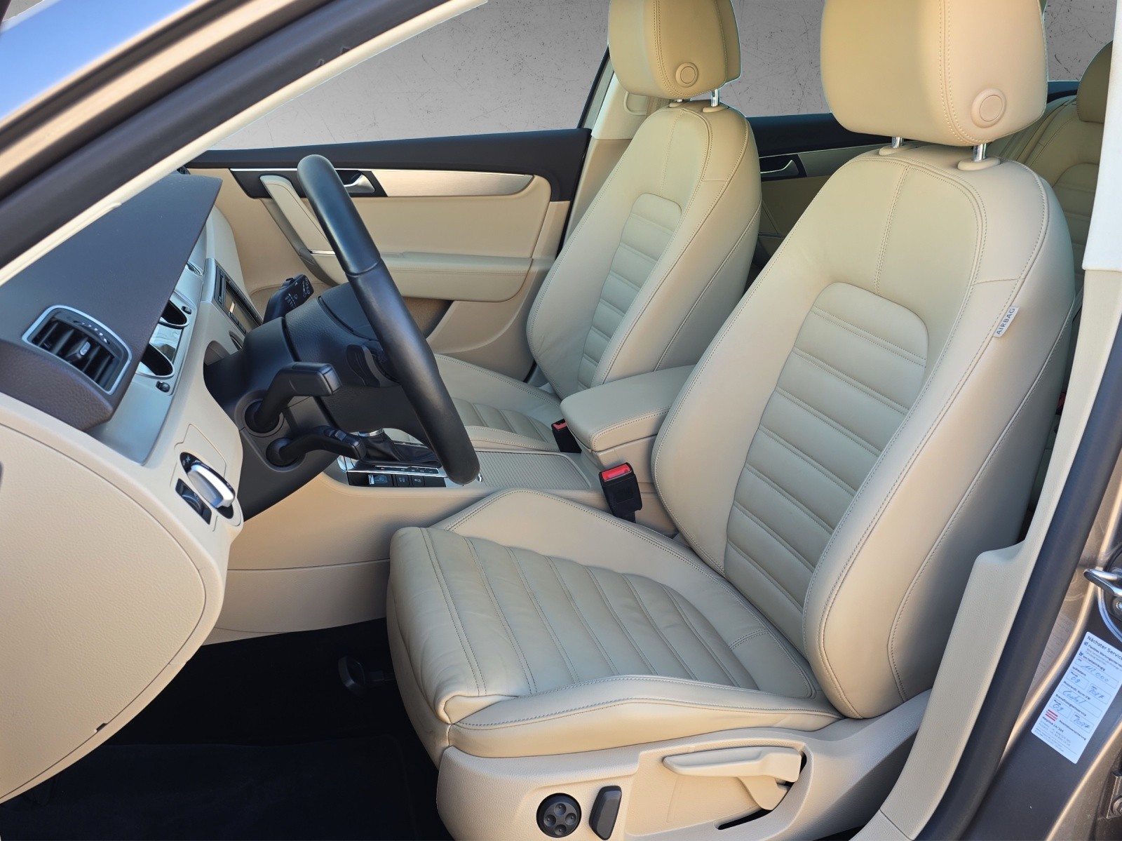 VW Passat Variant 2.0 TDI BMT Highline DSG-image-9