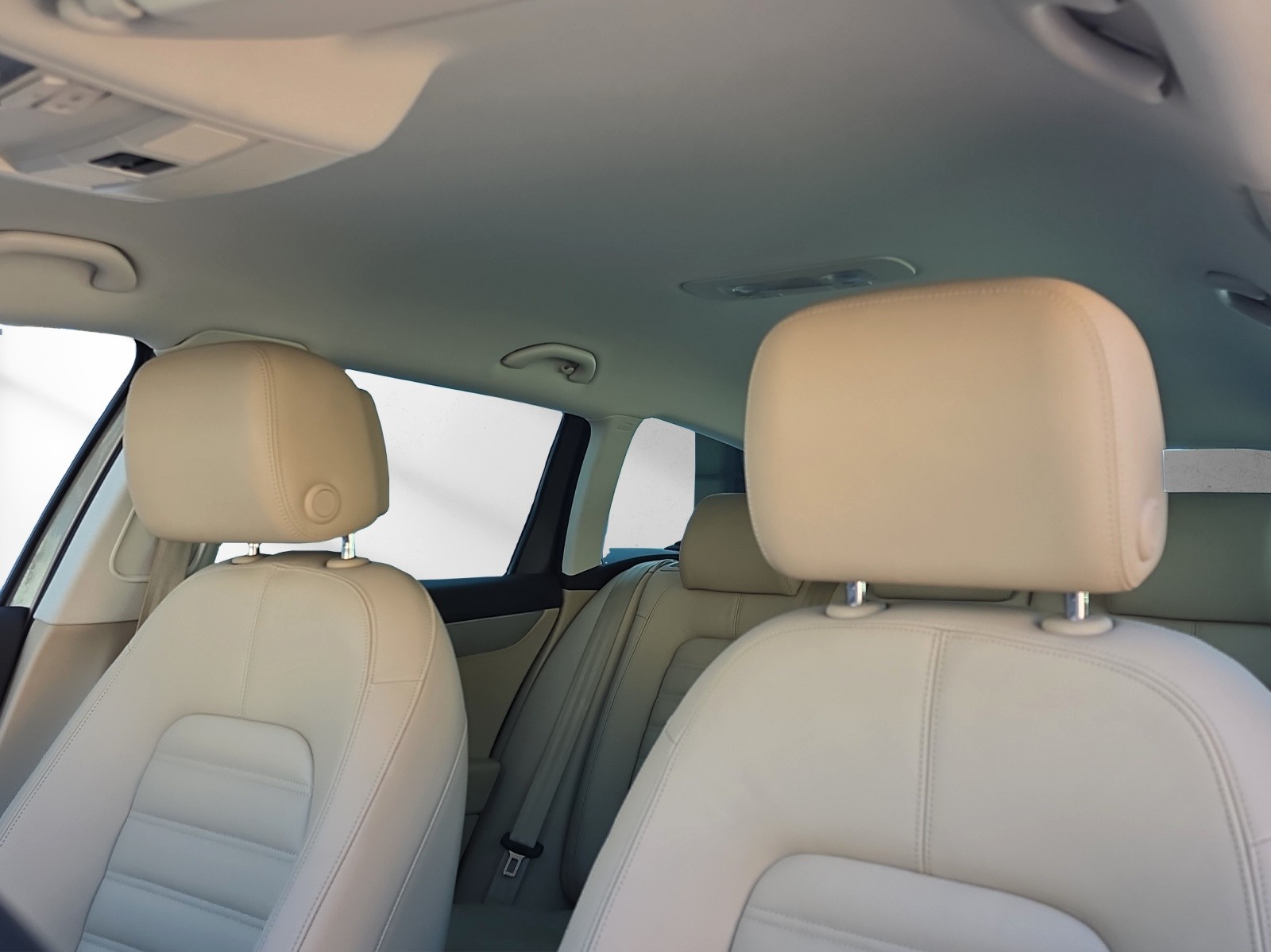 VW Passat Variant 2.0 TDI BMT Highline DSG-image-16