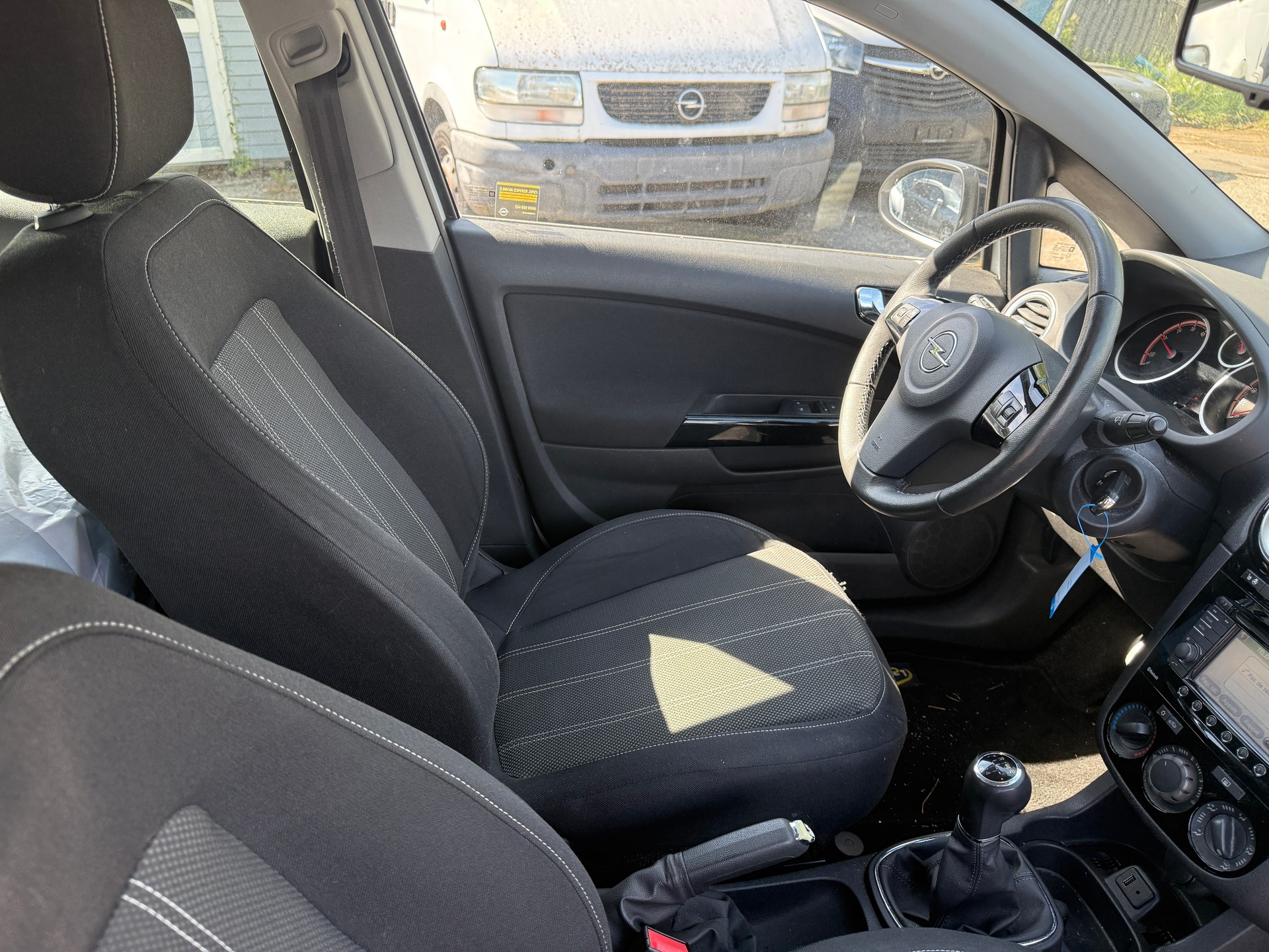 OPEL Corsa 1.4 Turbo Color Edition-image-6