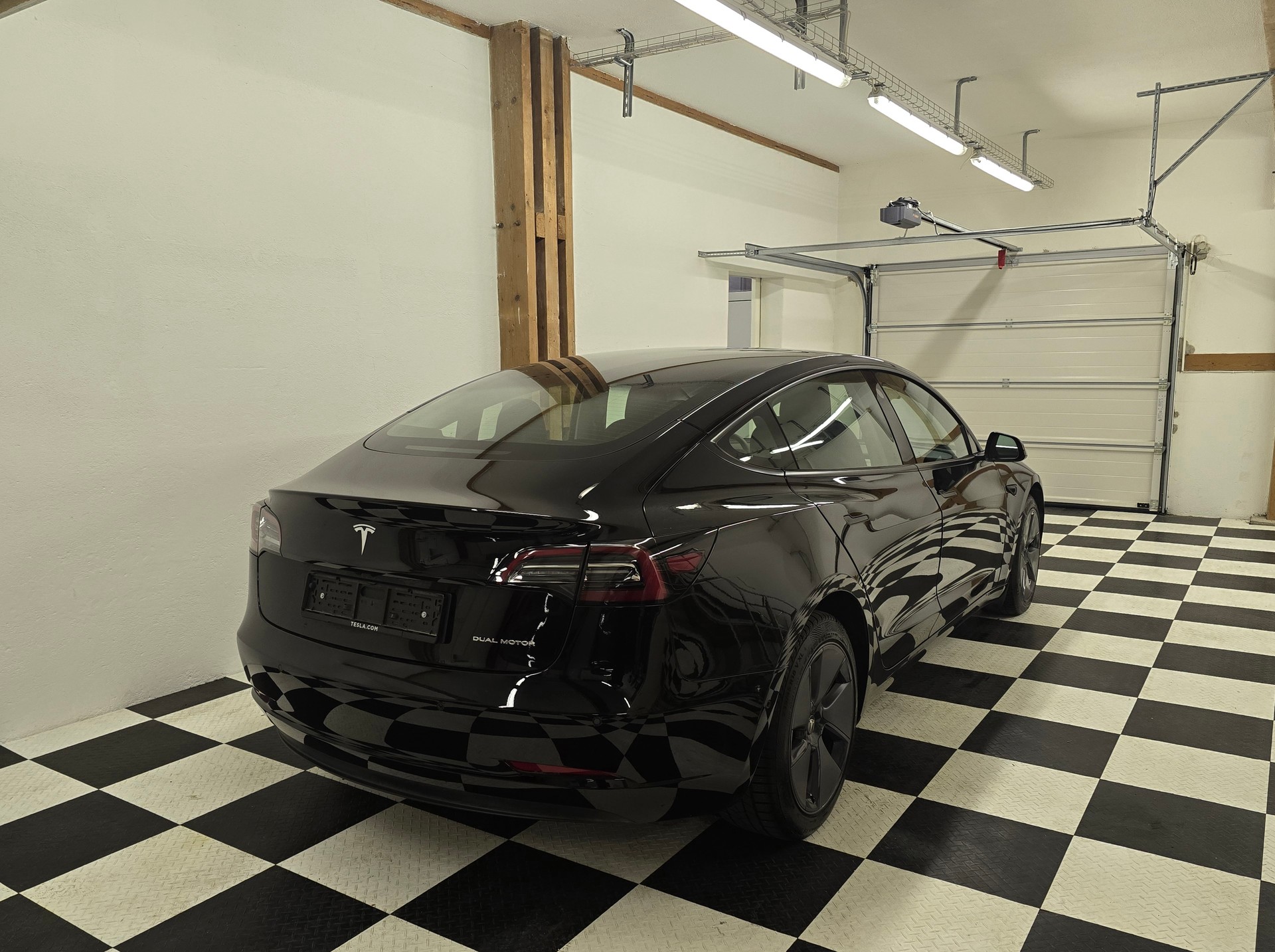 TESLA Model 3 Long Range Dual Motor AWD-image-4
