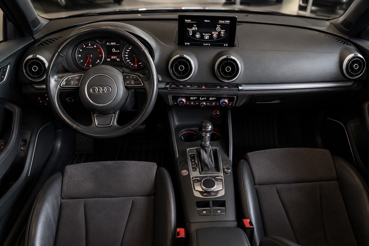 AUDI A3 Cabriolet 1.8 TFSI Ambiente S-tronic-image-12