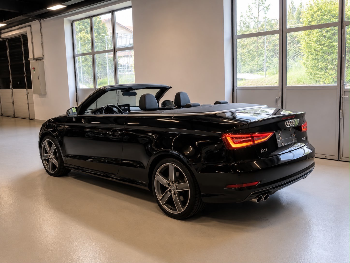 AUDI A3 Cabriolet 1.8 TFSI Ambiente S-tronic-image-10
