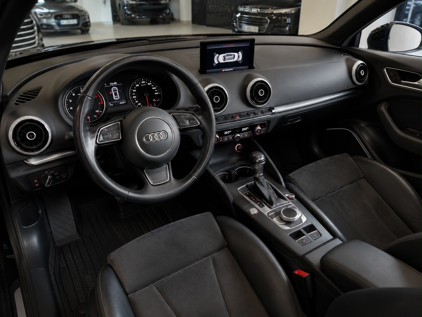 AUDI A3 Cabriolet 1.8 TFSI Ambiente S-tronic-image-13