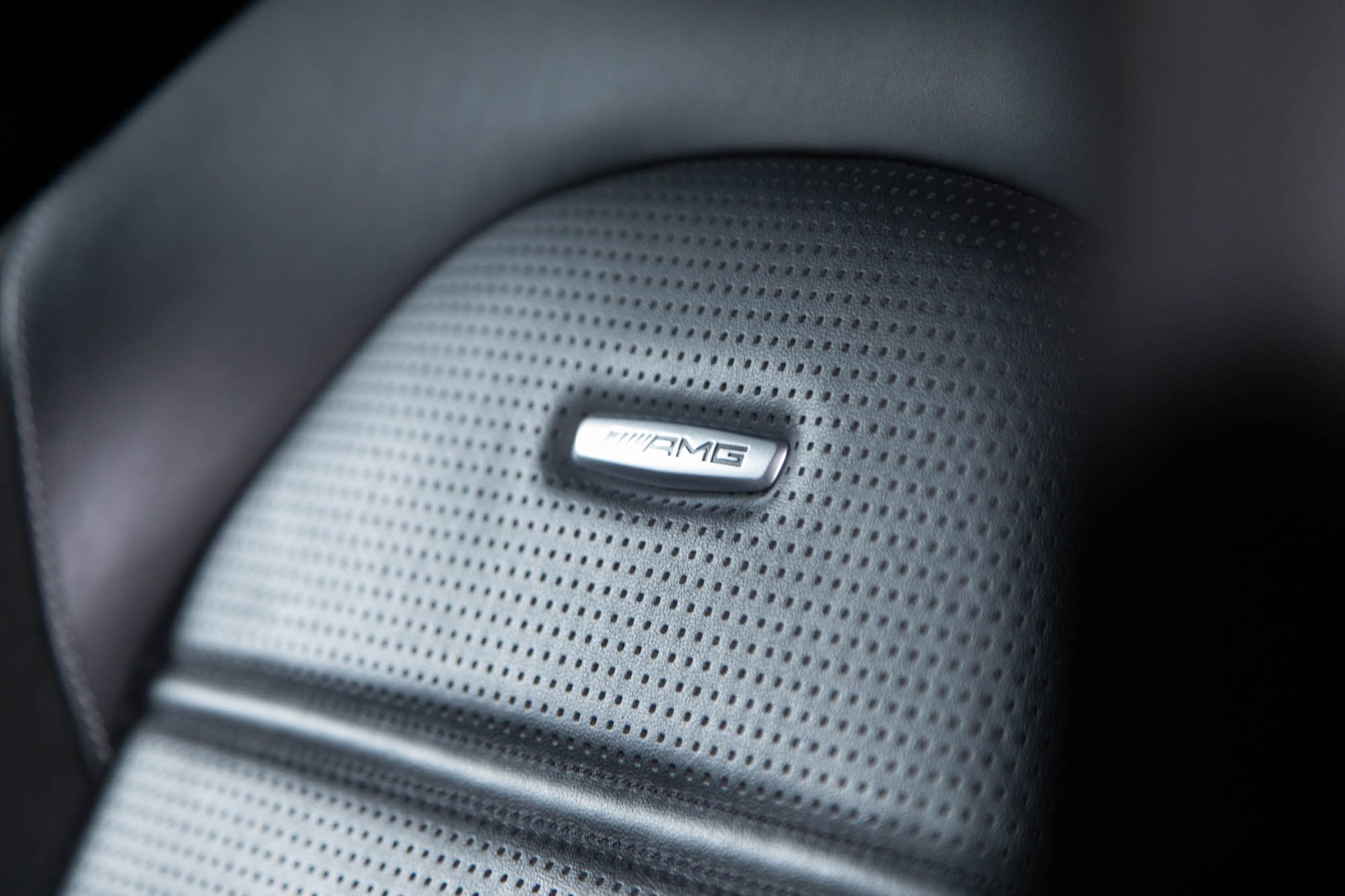 MERCEDES-BENZ GLC 63 S AMG 4Matic+ 9G-Tronic-image-23