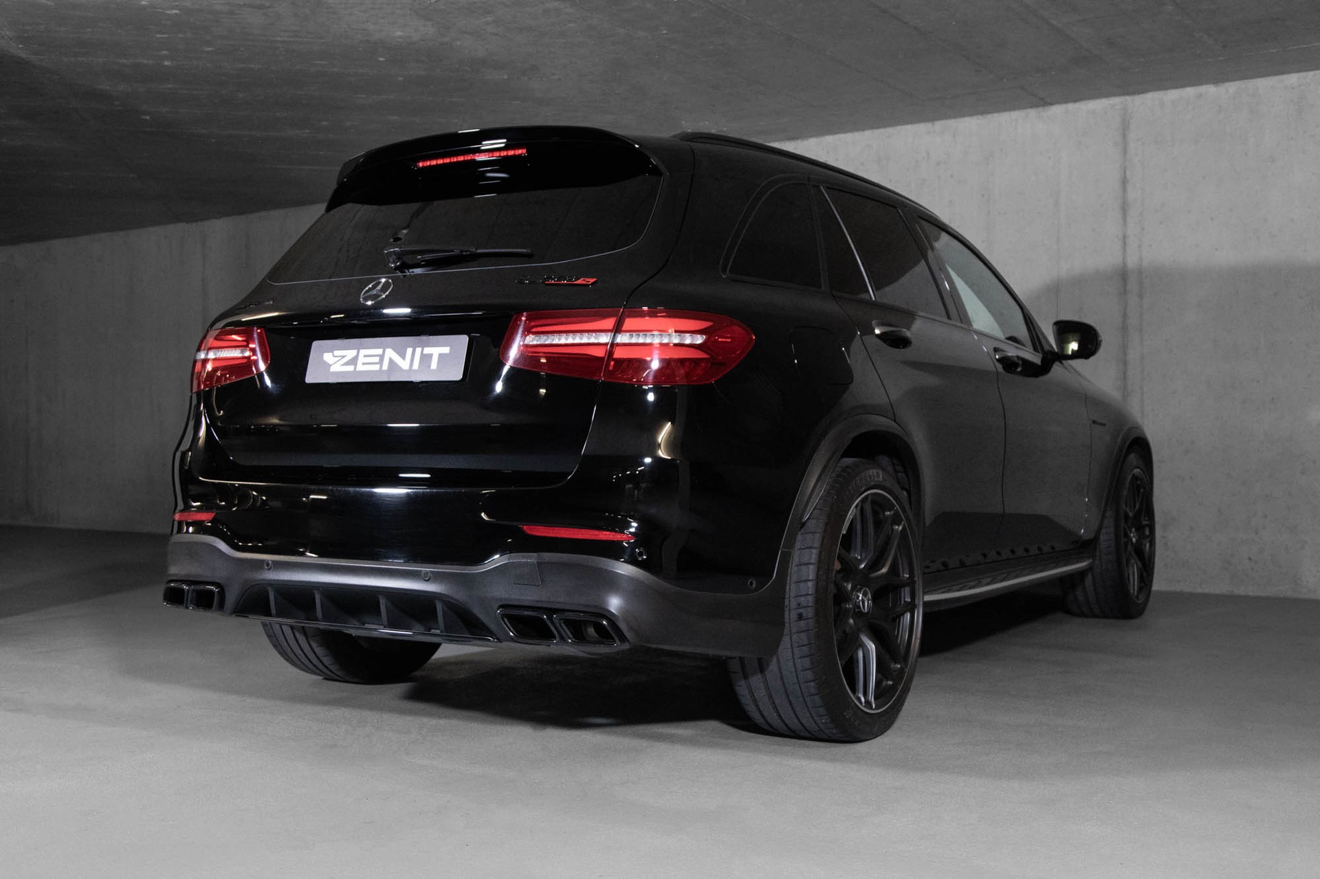 MERCEDES-BENZ GLC 63 S AMG 4Matic+ 9G-Tronic-showroom-element-3