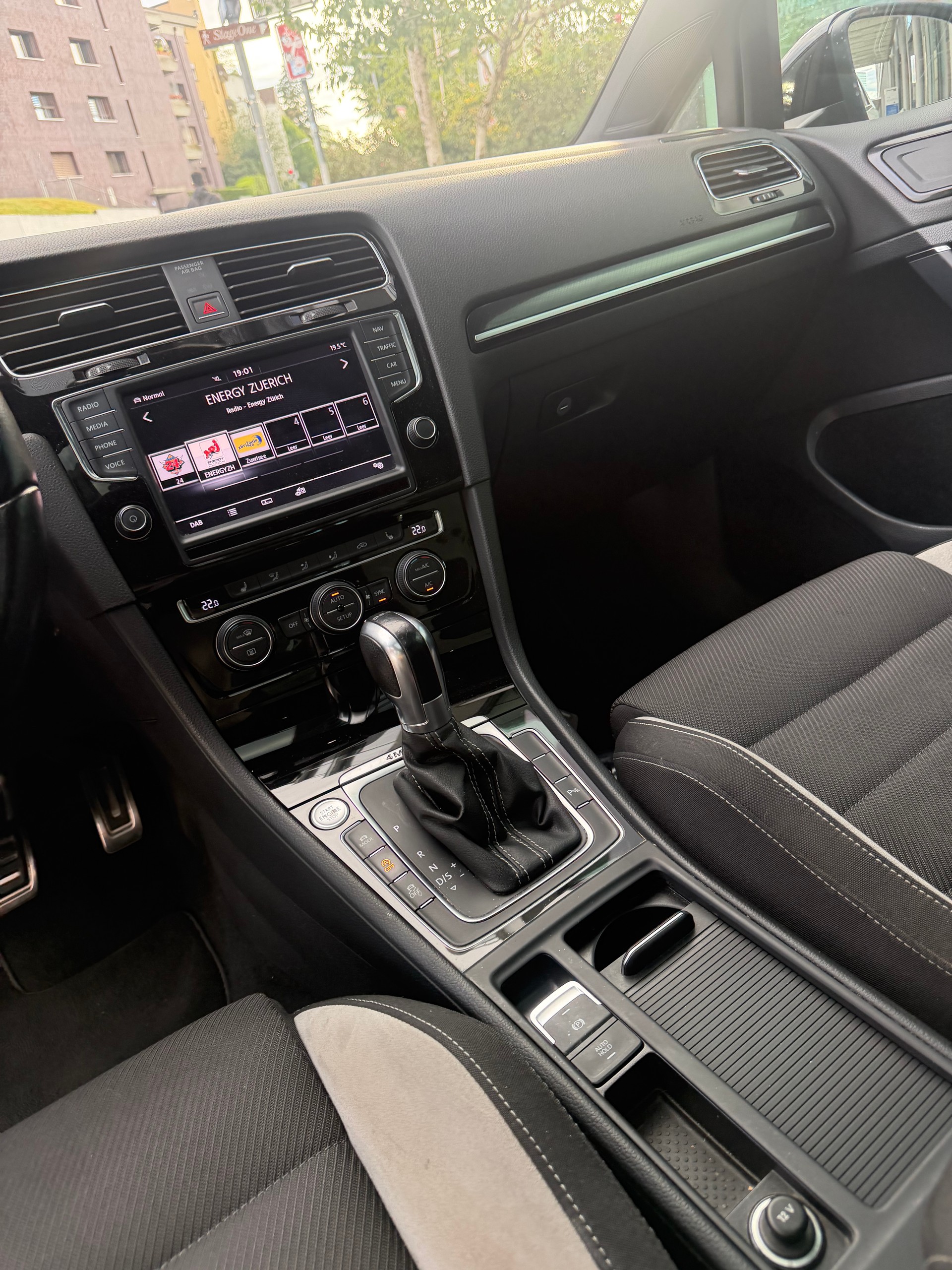 VW Golf 2.0 TSI R 4Motion DSG-image-10