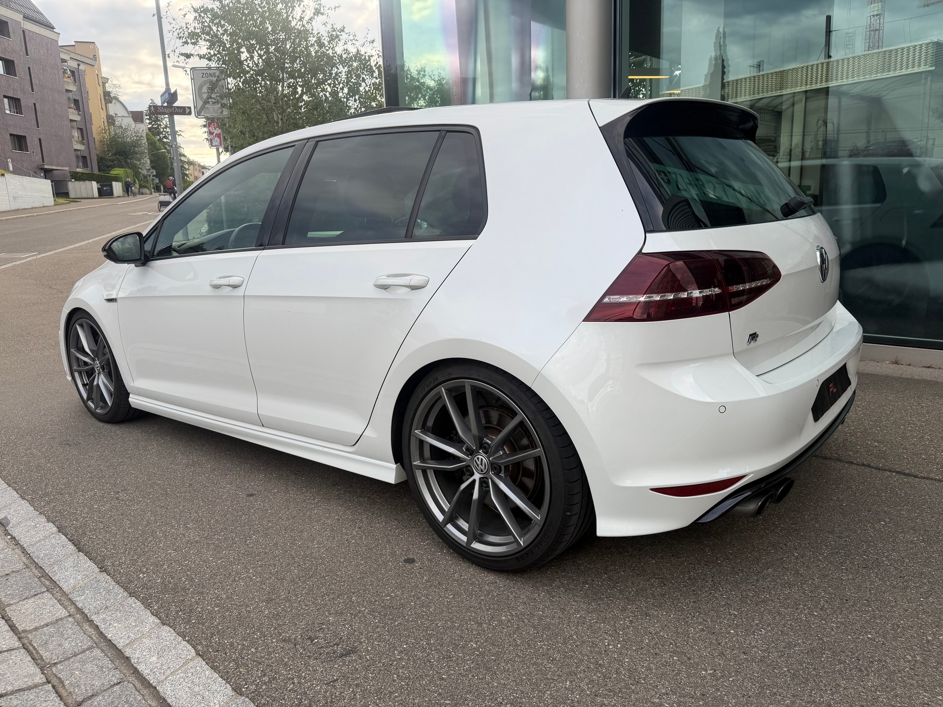 VW Golf 2.0 TSI R 4Motion DSG-image-7