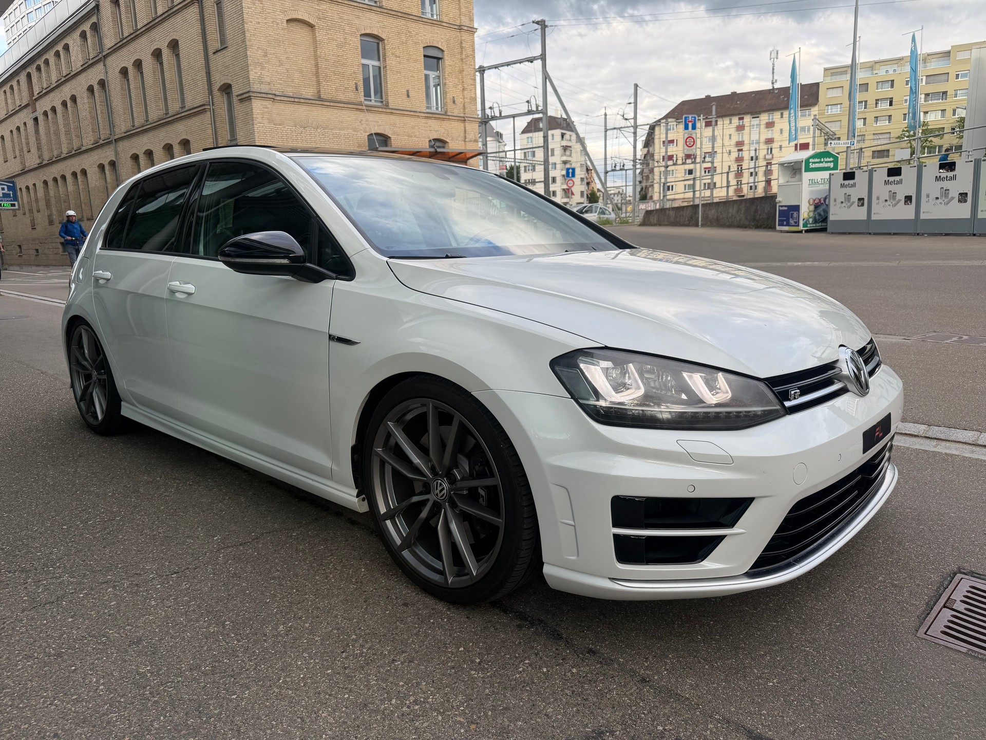 VW Golf 2.0 TSI R 4Motion DSG-image-2