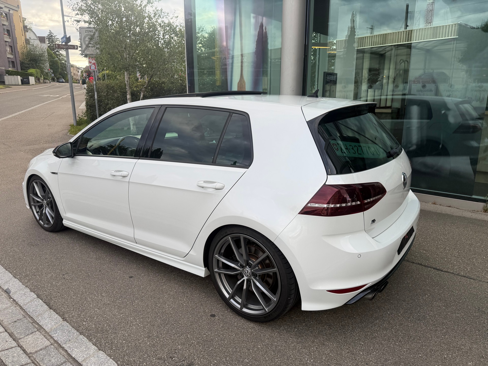 VW Golf 2.0 TSI R 4Motion DSG-image-13