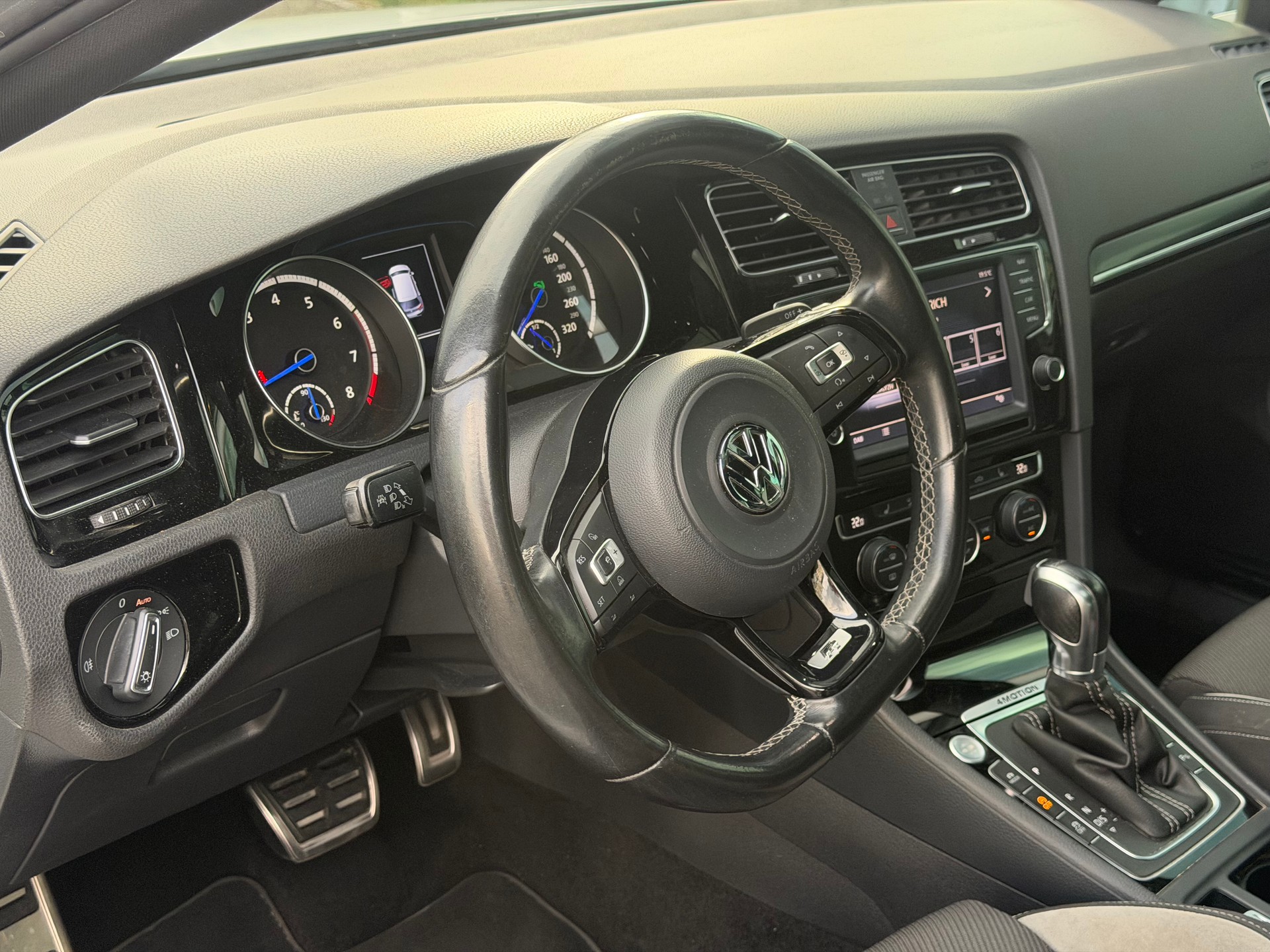 VW Golf 2.0 TSI R 4Motion DSG-image-11