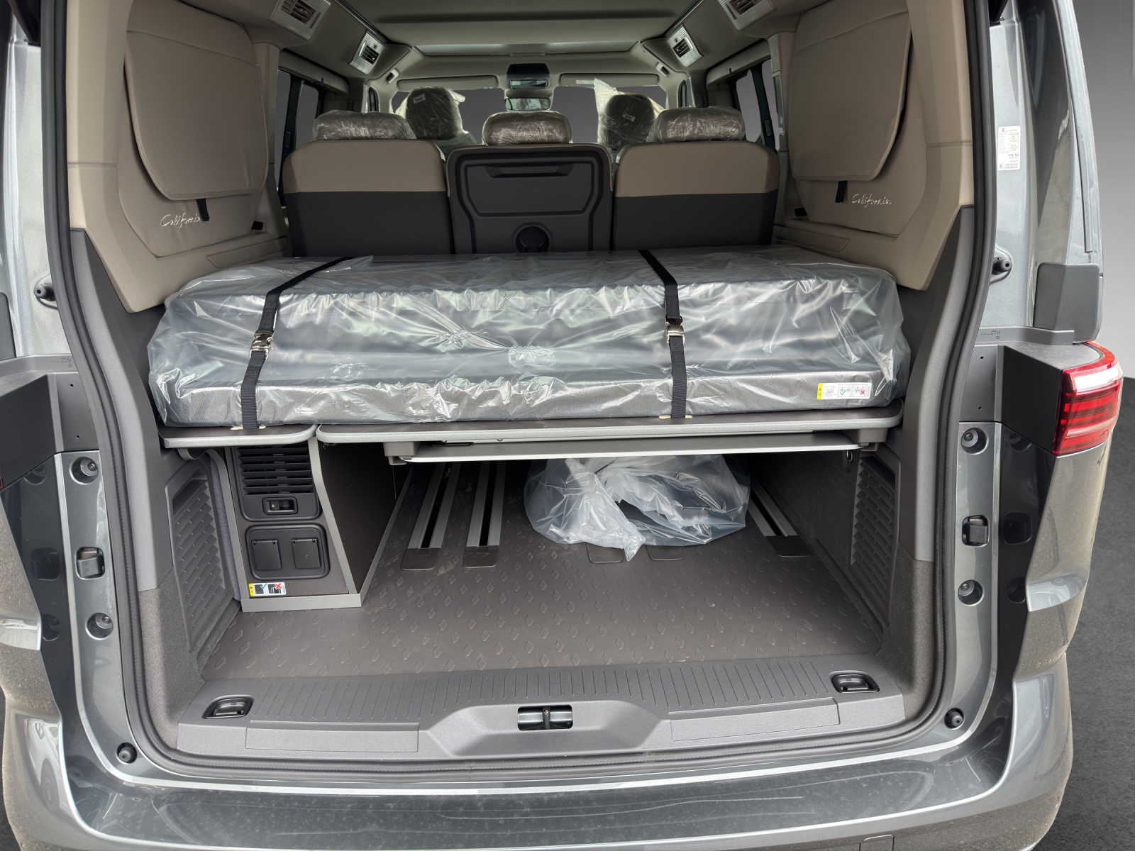 VW California 2.0 TDI Beach Tour Liberty-showroom-element-3