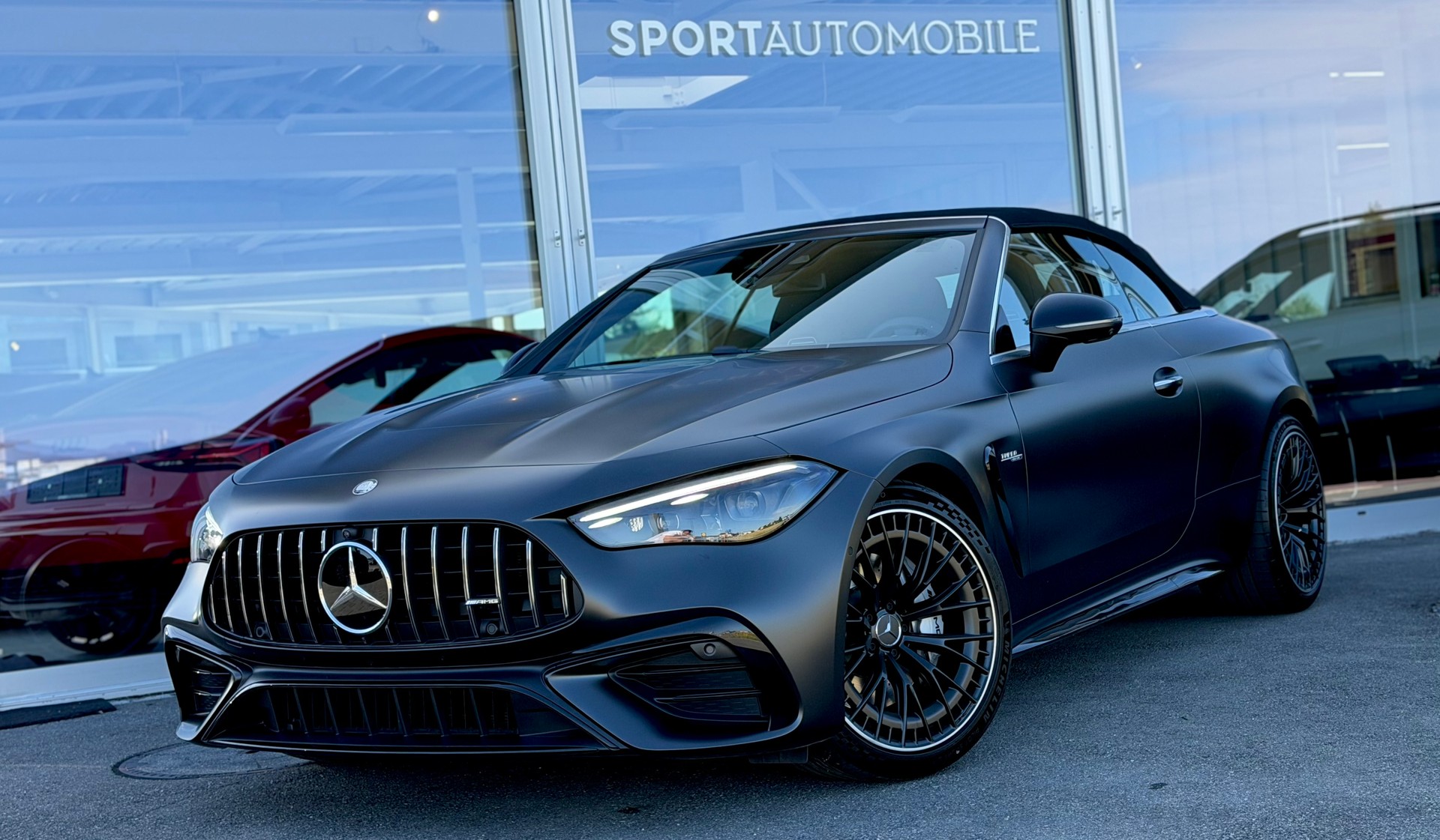 MERCEDES-BENZ CLE AMG 53 Cabrio 4Matic+ 9G-Tronic-showroom-element-3