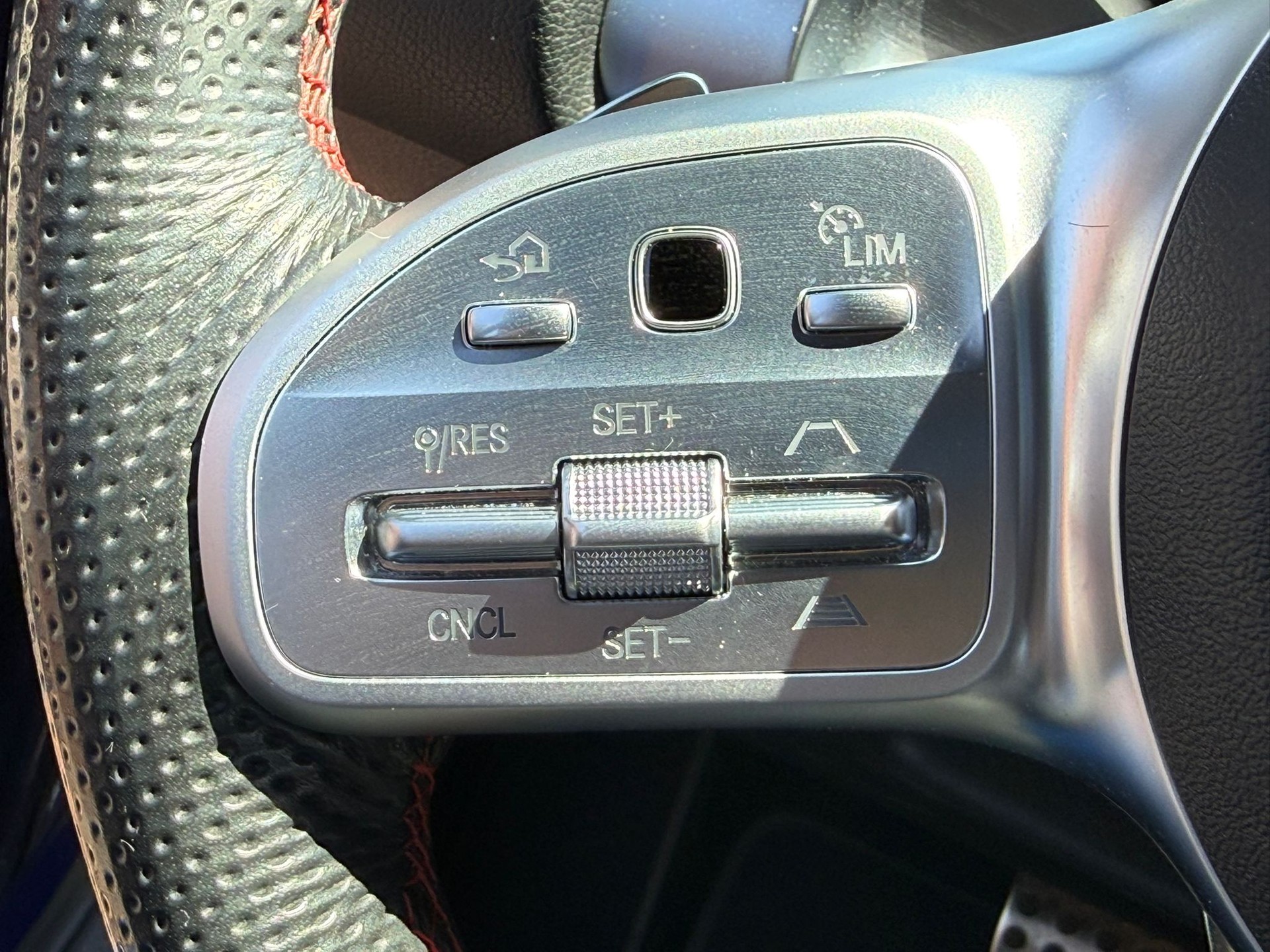 MERCEDES-BENZ GLB 250 AMG Line 4matic-image-6