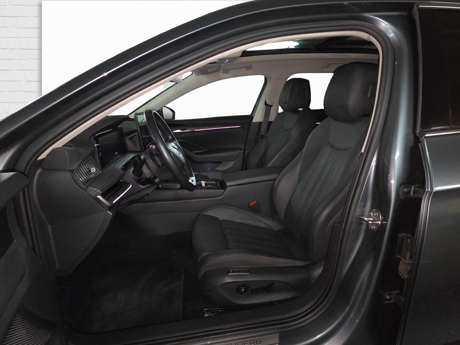 SKODA Superb Combi 2.0 TDi L&K 4x4 DSG-image-4