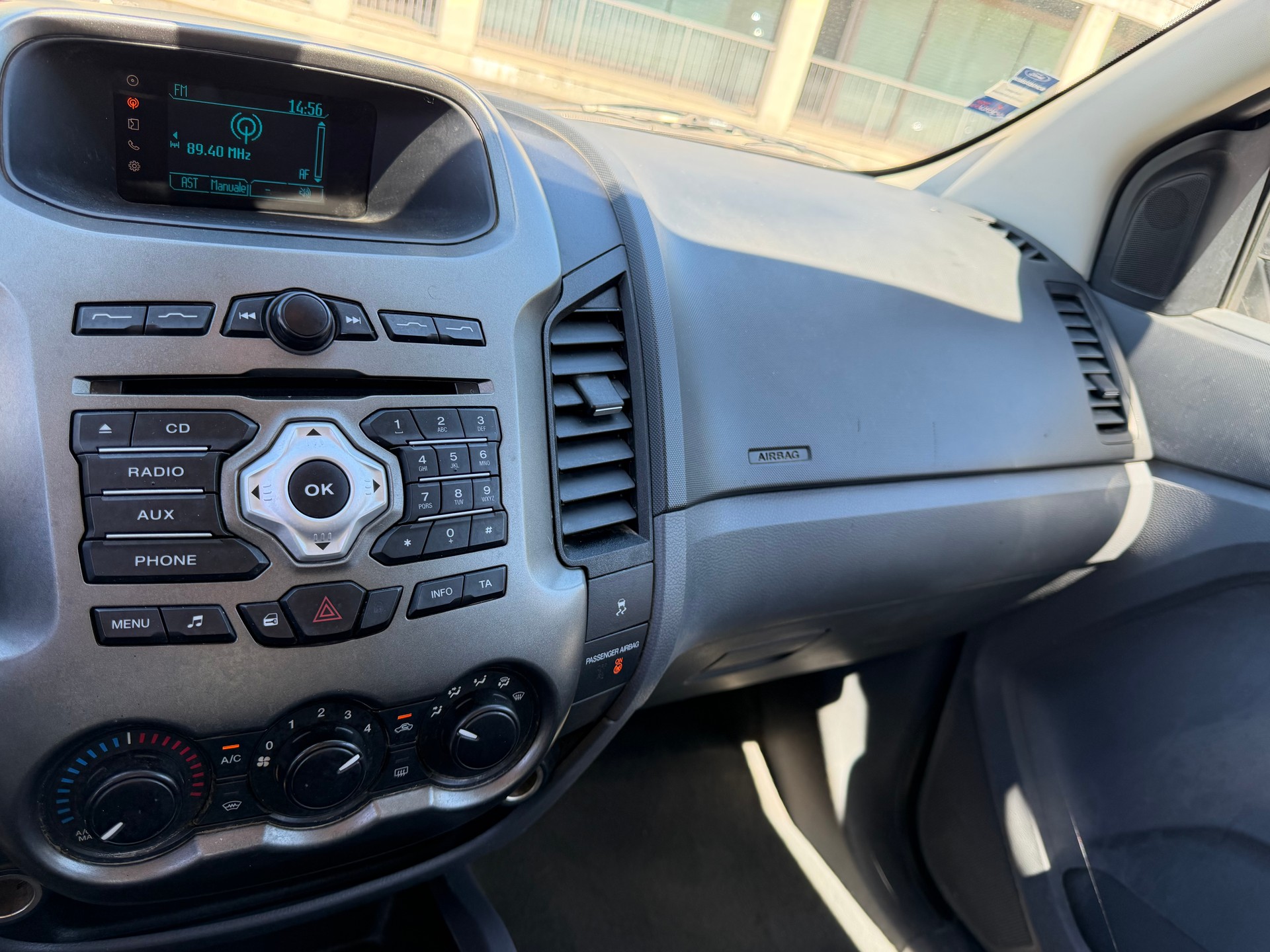 FORD Ranger XLT 2.2 TDCi 4x4-image-11