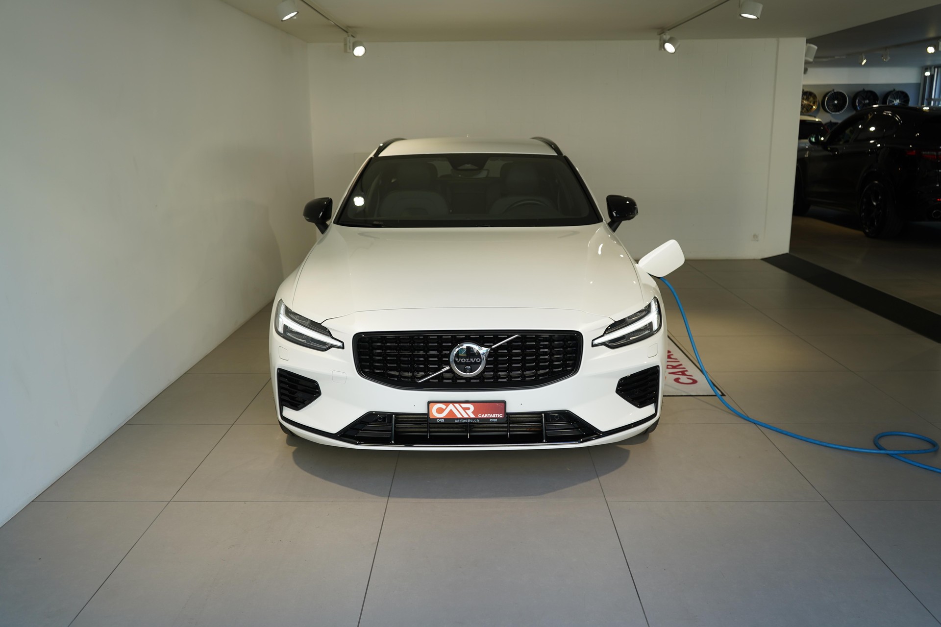 VOLVO V60 2.0 T6 TE Plus Dark for Business eAWD-showroom-element-1