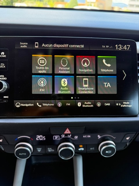 HONDA Jazz 1.5i-MMD Executive E-CVT-image-13
