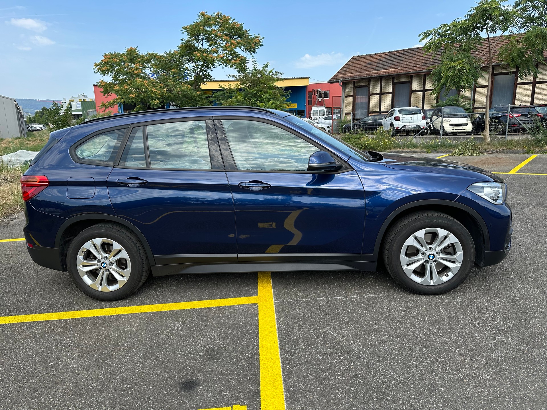 BMW X1 xDrive 20i Steptronic-showroom-element-3