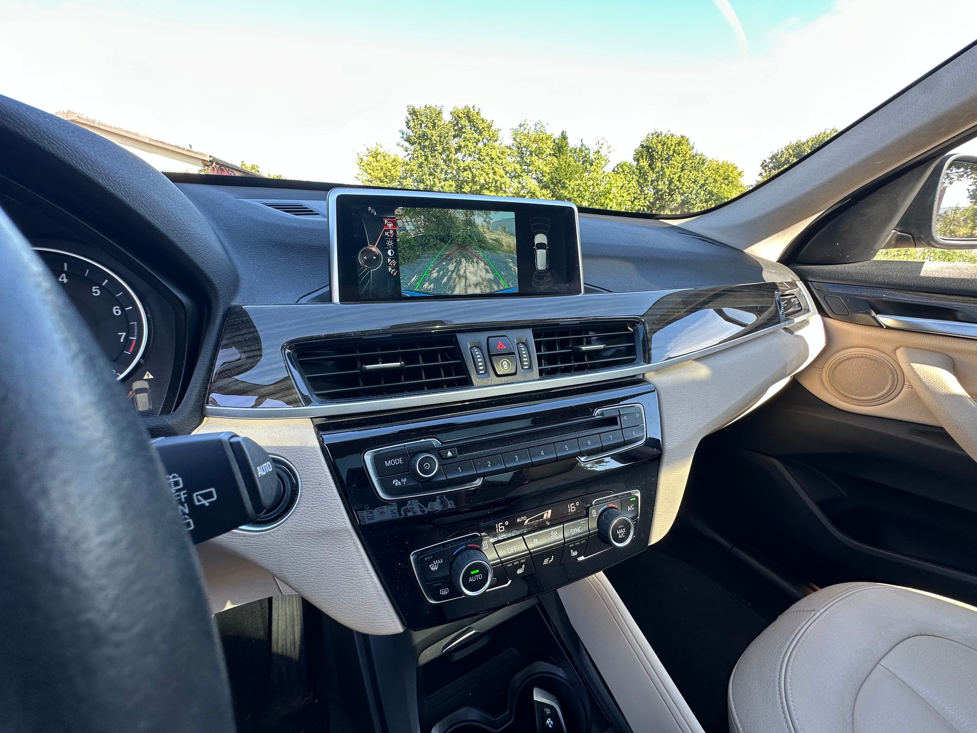 BMW X1 xDrive 20i Steptronic-image-9