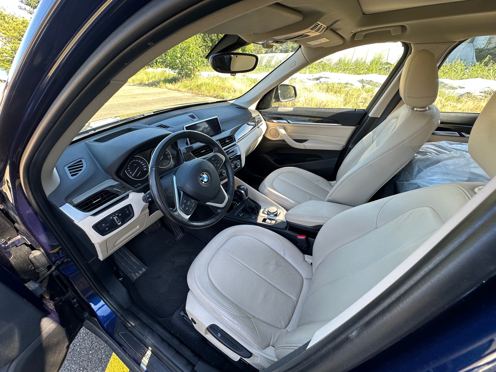 BMW X1 xDrive 20i Steptronic-image-8