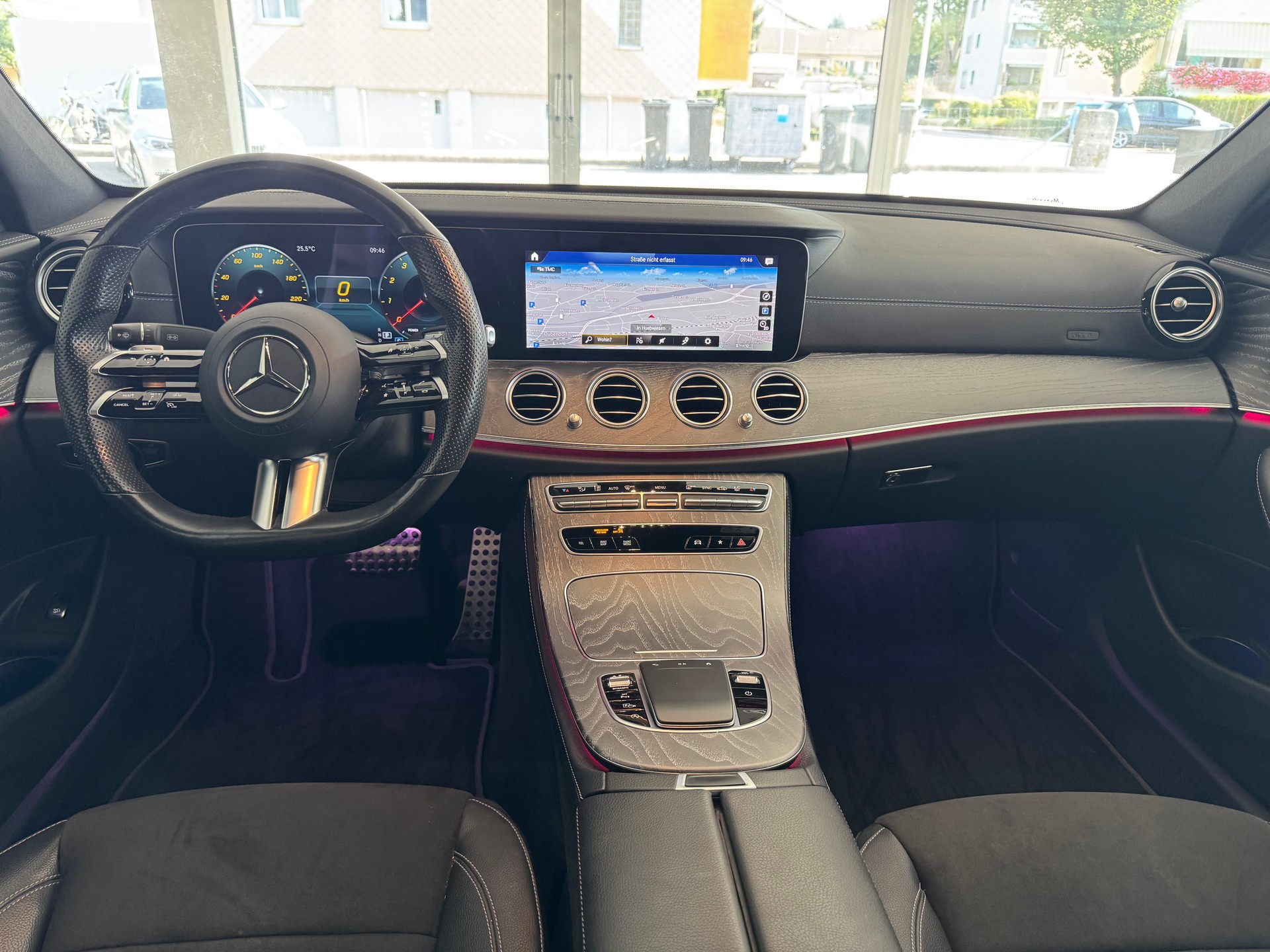 MERCEDES-BENZ E 200 4Matic AMG Line 9G-Tronic-image-17