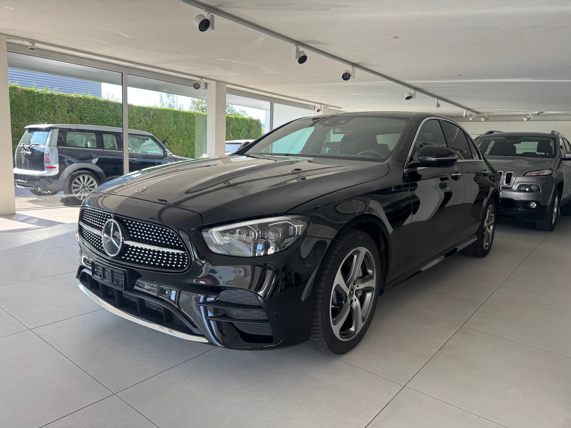 MERCEDES-BENZ E 200 4Matic AMG Line 9G-Tronic