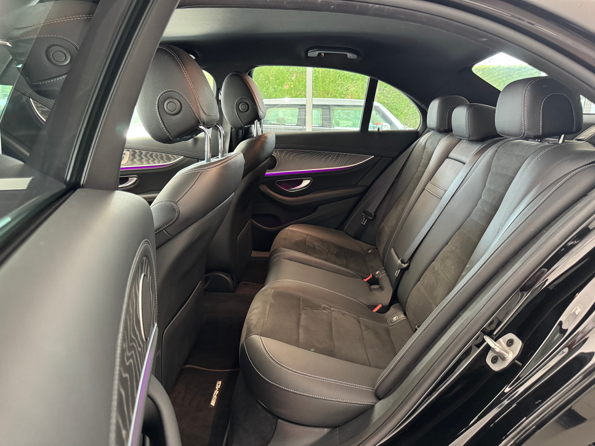 MERCEDES-BENZ E 200 4Matic AMG Line 9G-Tronic-image-12